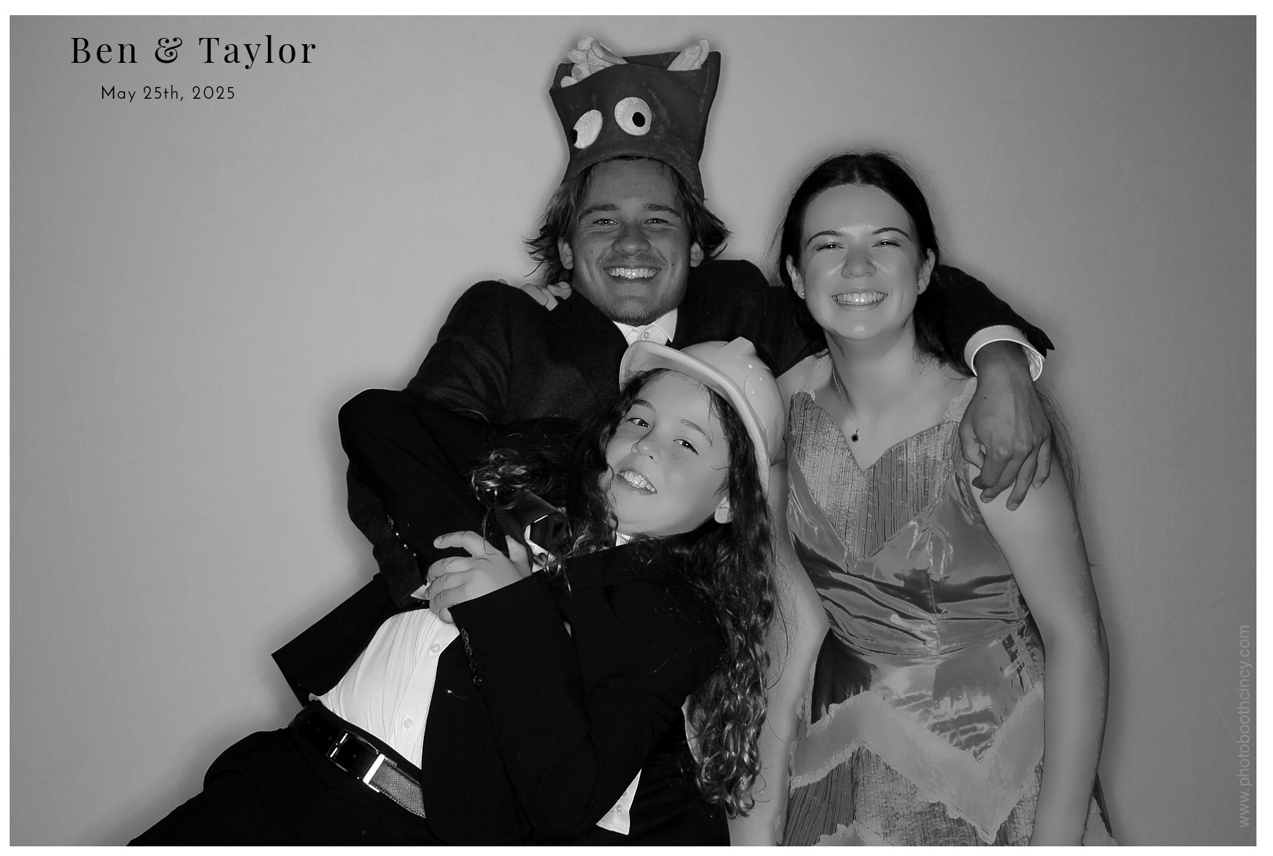 Ben & Taylor | View more photos from the event at gallery.photoboothcincy.com/u/PhotoBoothCincy/Ben-Taylor