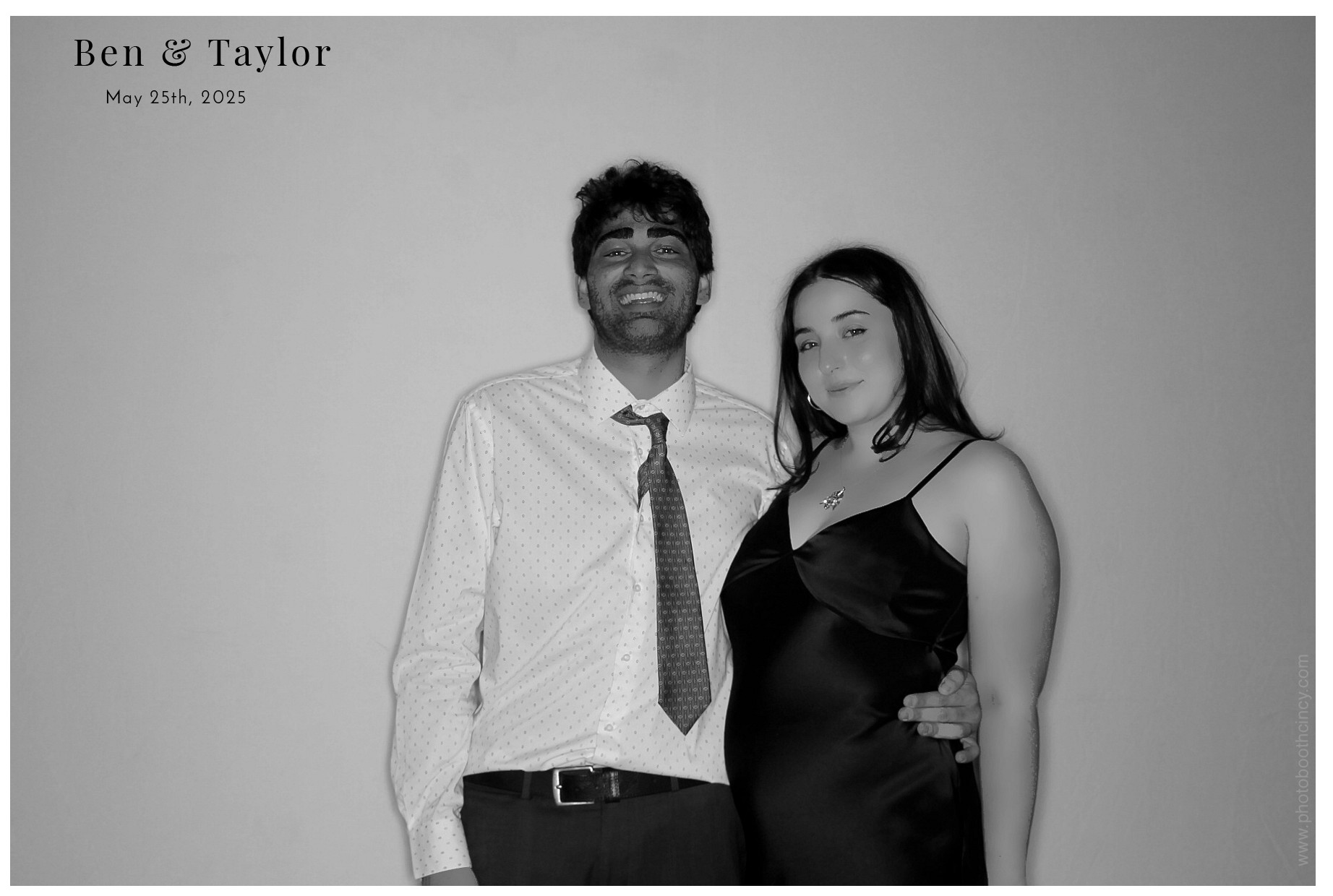 Ben & Taylor | View more photos from the event at gallery.photoboothcincy.com/u/PhotoBoothCincy/Ben-Taylor