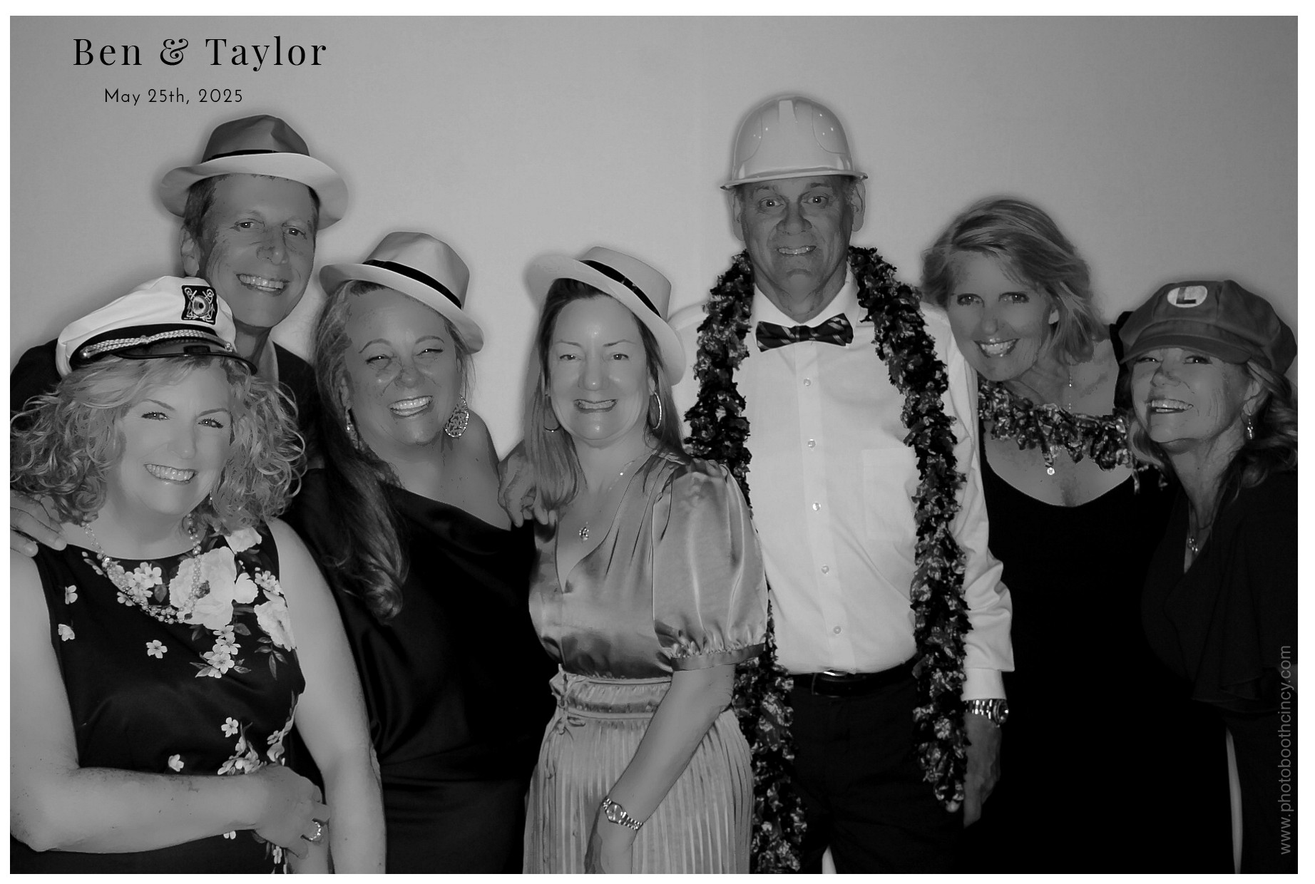 Ben & Taylor | View more photos from the event at gallery.photoboothcincy.com/u/PhotoBoothCincy/Ben-Taylor