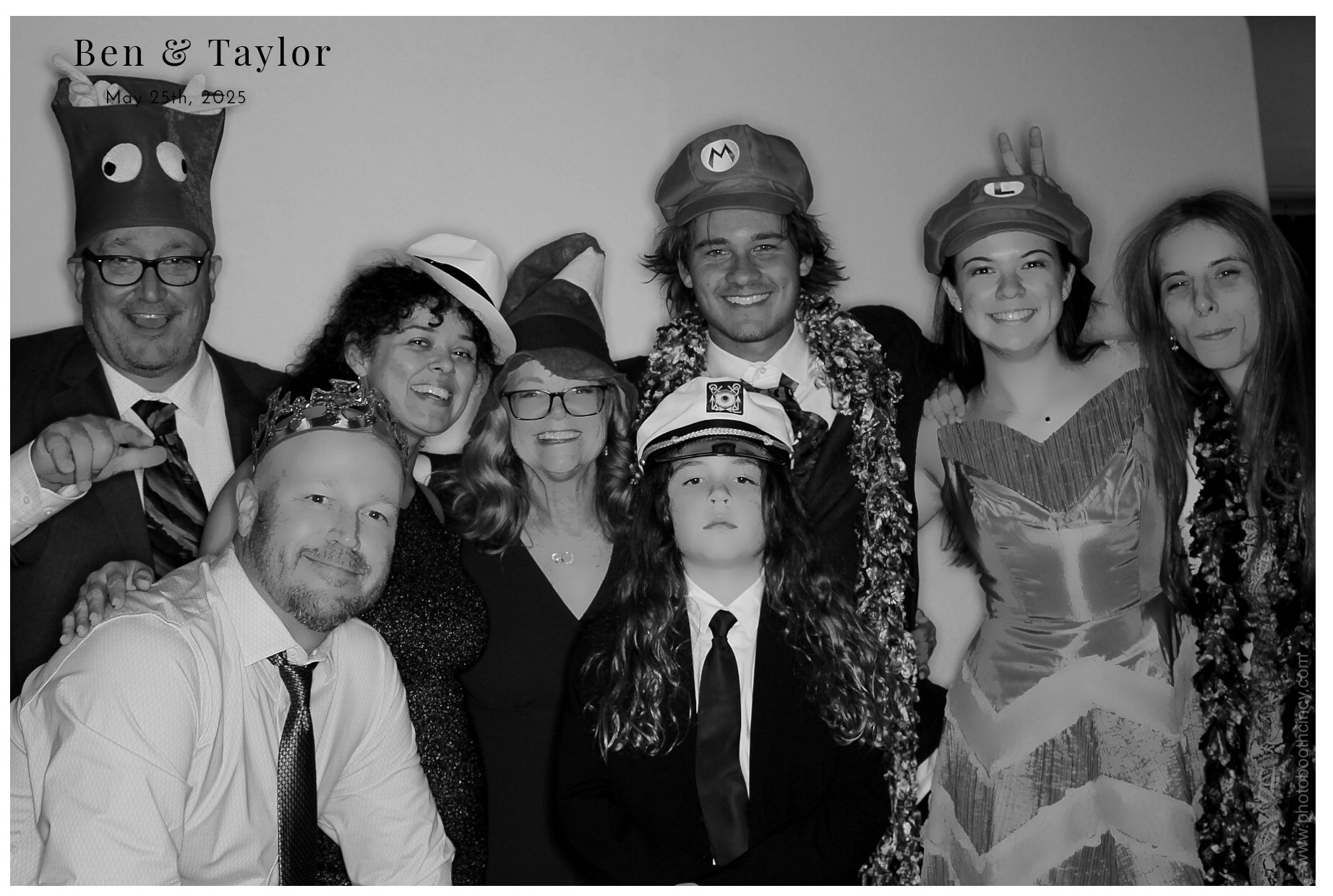 Ben & Taylor | View more photos from the event at gallery.photoboothcincy.com/u/PhotoBoothCincy/Ben-Taylor