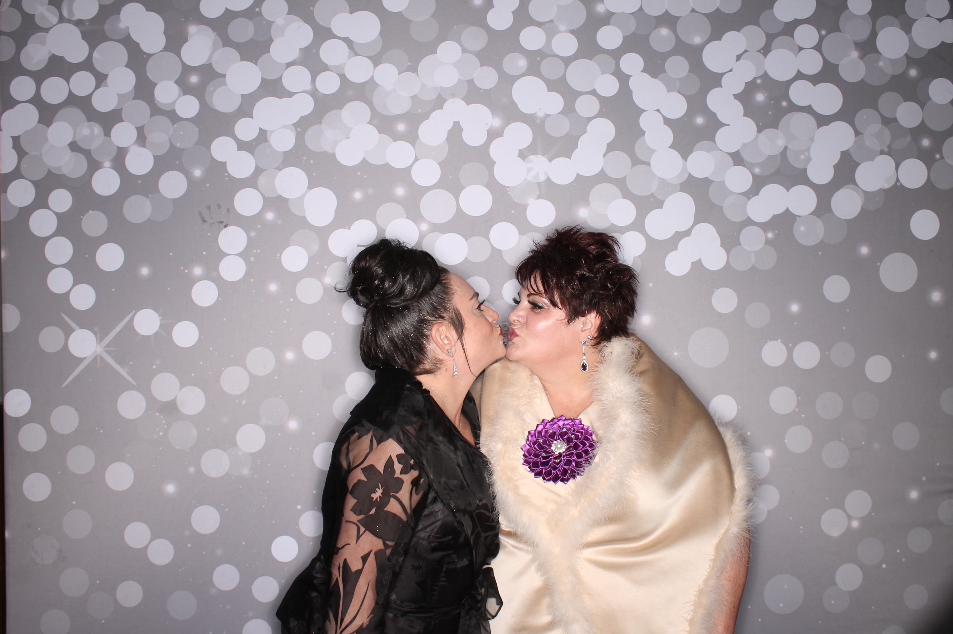 Brenda & Carter | View more photos from the event at gallery.photoboothcincy.com/u/PhotoBoothCincy/Brenda-Carter