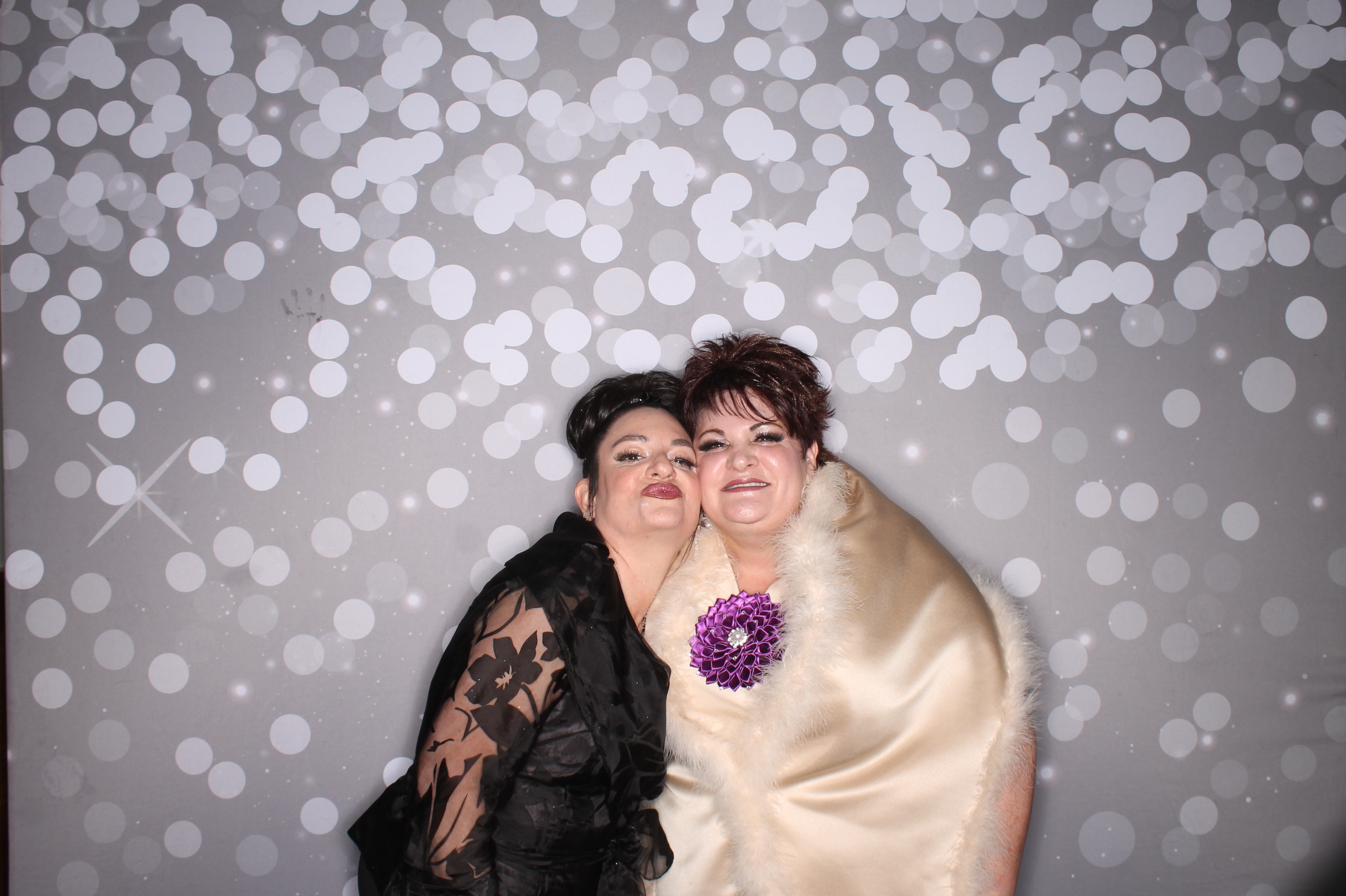 Brenda & Carter | View more photos from the event at gallery.photoboothcincy.com/u/PhotoBoothCincy/Brenda-Carter