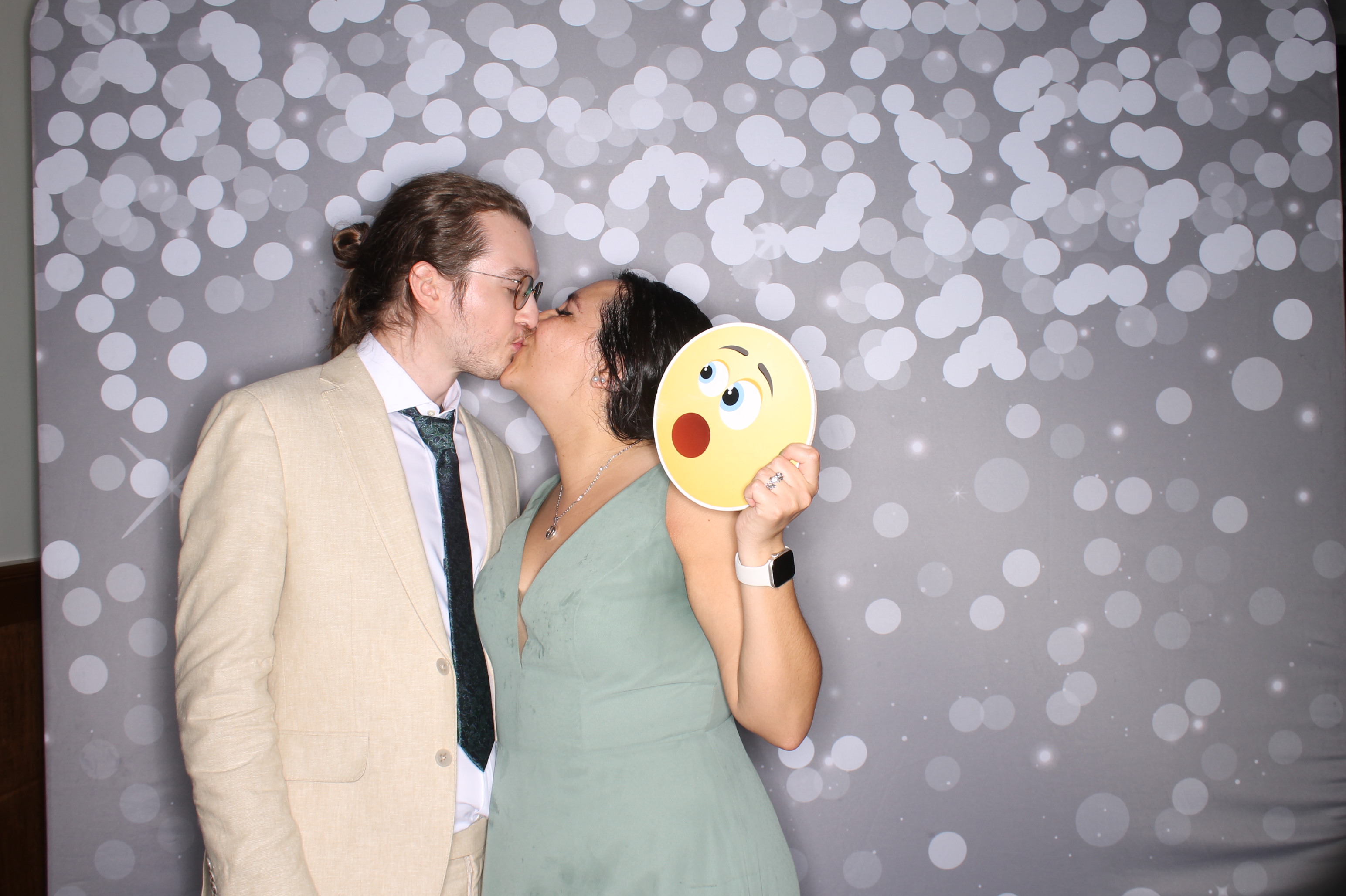 Brenda & Carter | View more photos from the event at gallery.photoboothcincy.com/u/PhotoBoothCincy/Brenda-Carter