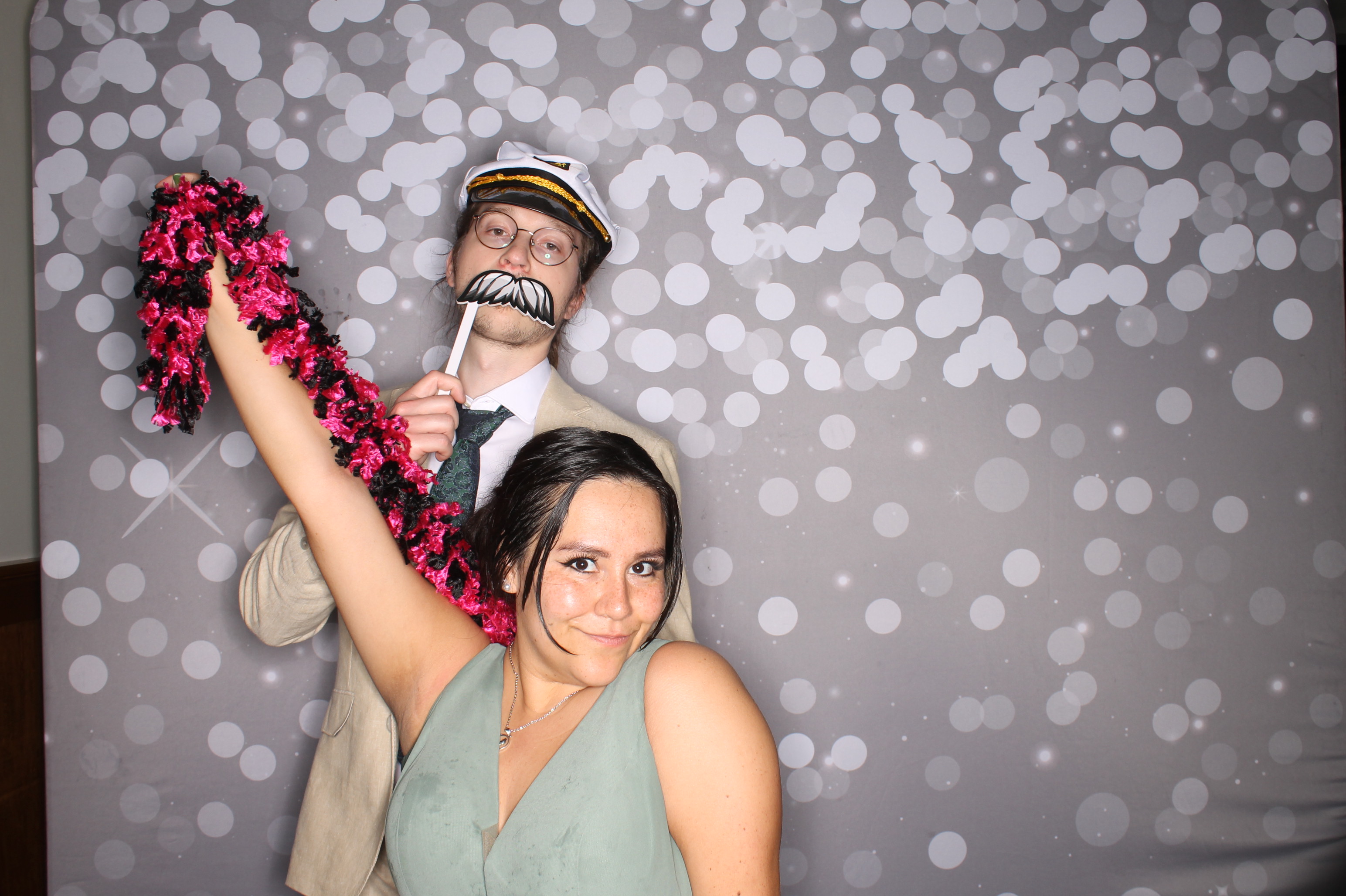 Brenda & Carter | View more photos from the event at gallery.photoboothcincy.com/u/PhotoBoothCincy/Brenda-Carter