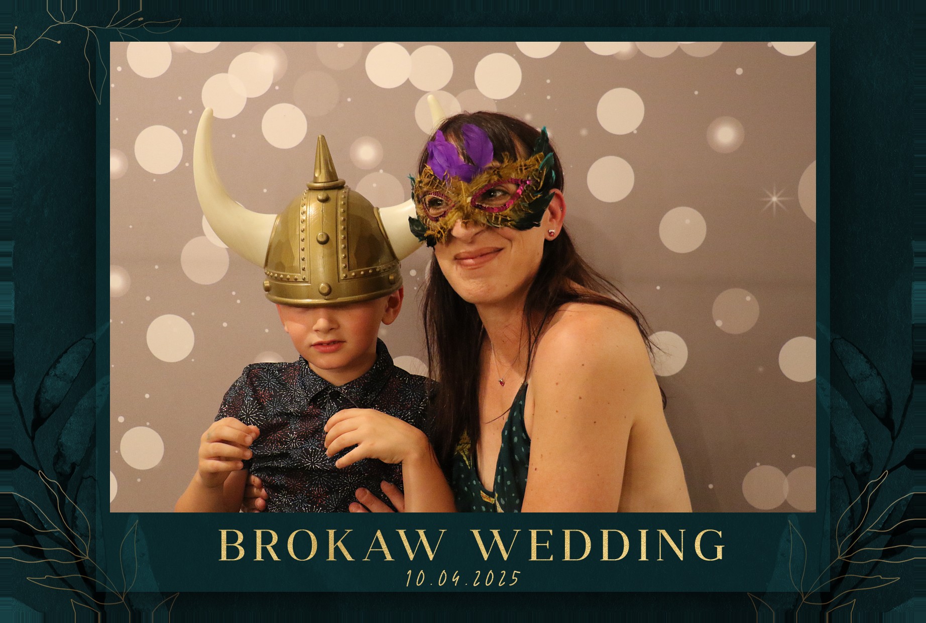 Brokaw Wedding | View more photos from the event at gallery.photoboothcincy.com/u/PhotoBoothCincy/Brokaw-Wedding