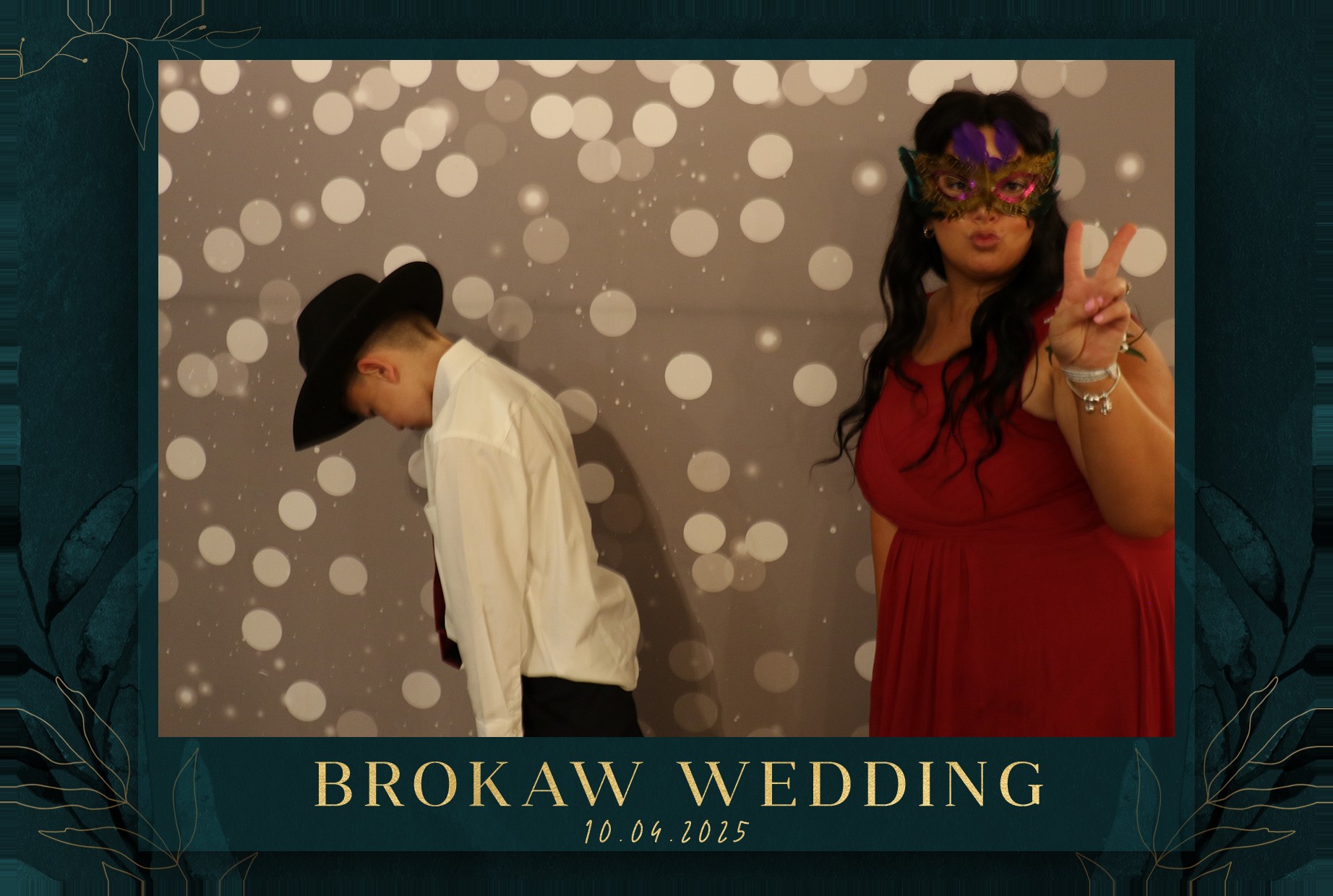 Brokaw Wedding | View more photos from the event at gallery.photoboothcincy.com/u/PhotoBoothCincy/Brokaw-Wedding