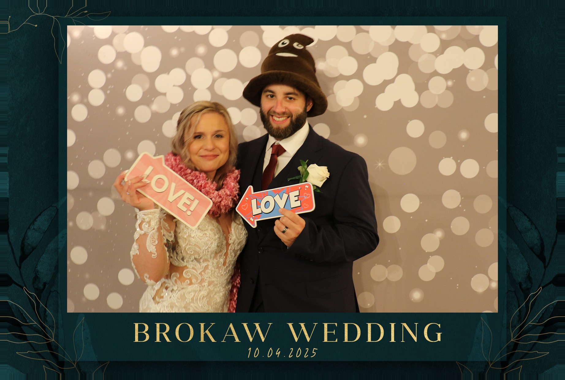 Brokaw Wedding | View more photos from the event at gallery.photoboothcincy.com/u/PhotoBoothCincy/Brokaw-Wedding