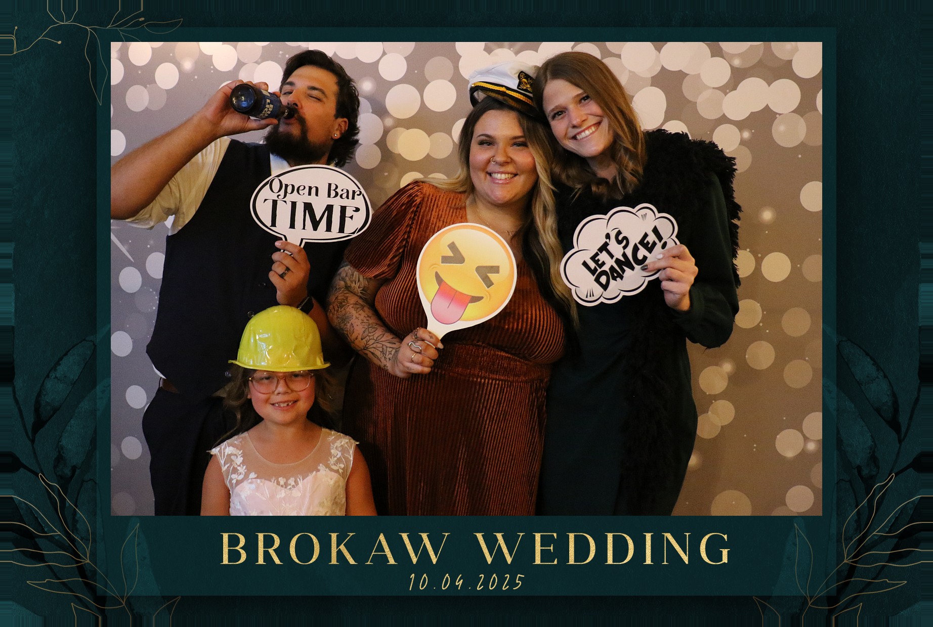 Brokaw Wedding | View more photos from the event at gallery.photoboothcincy.com/u/PhotoBoothCincy/Brokaw-Wedding