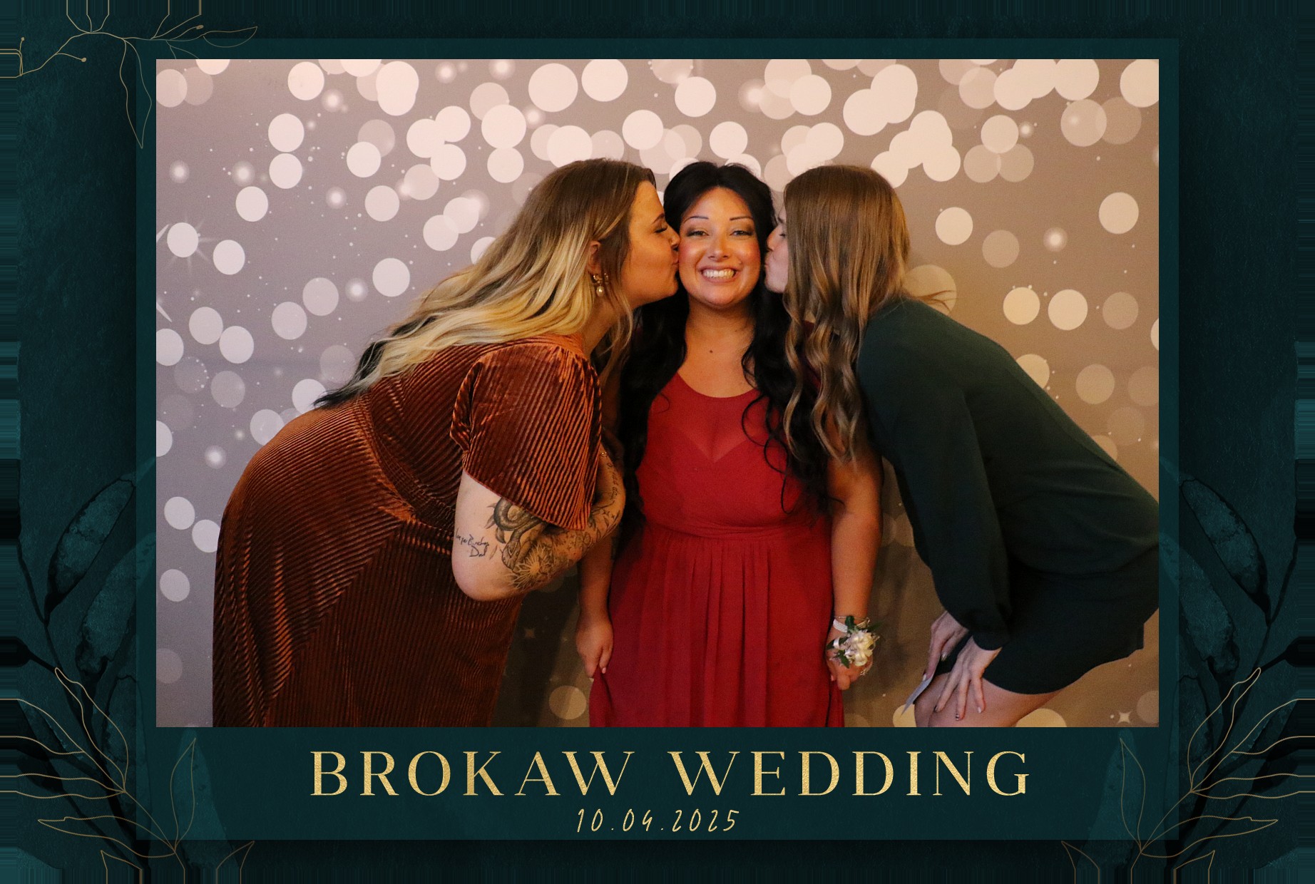 Brokaw Wedding | View more photos from the event at gallery.photoboothcincy.com/u/PhotoBoothCincy/Brokaw-Wedding