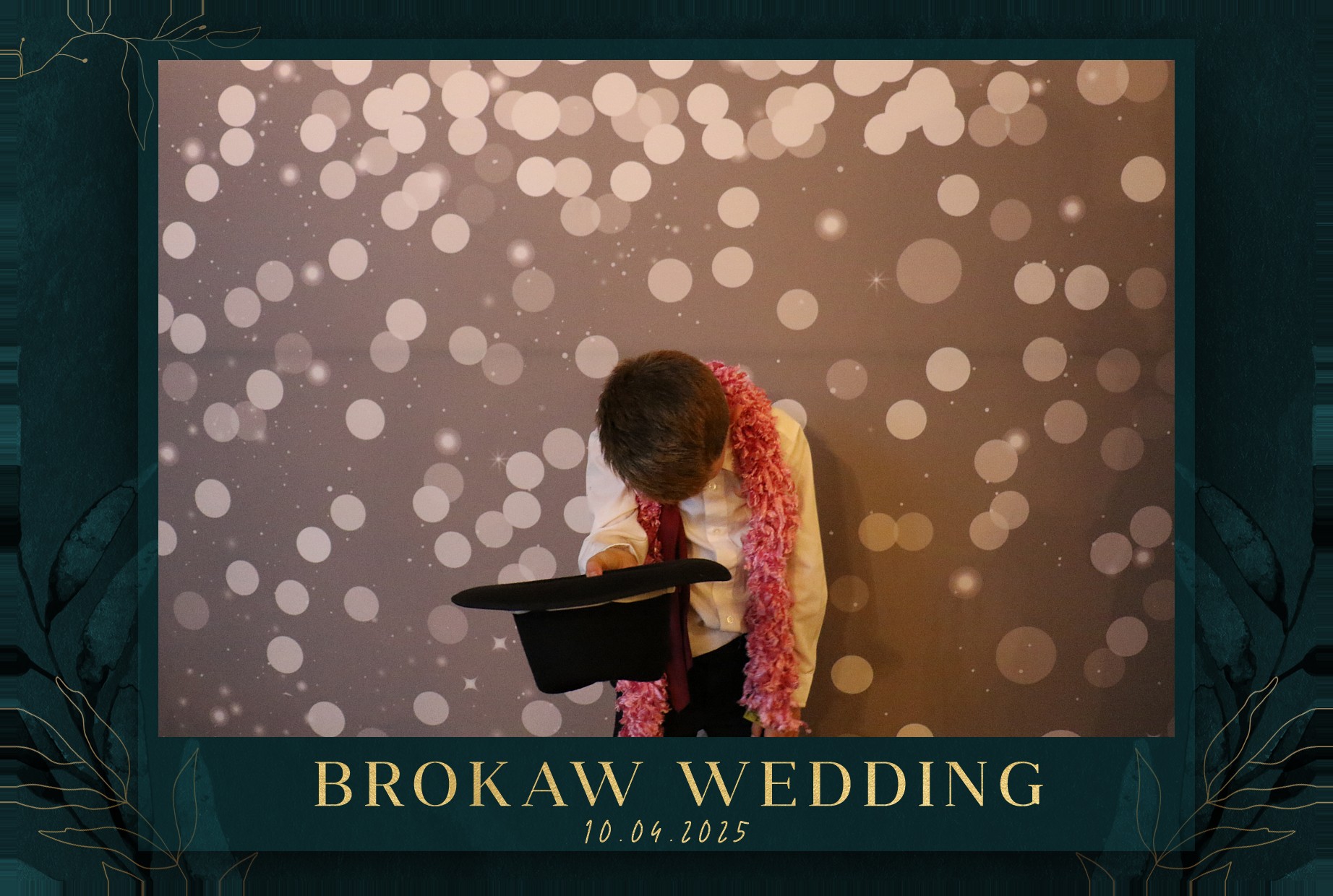 Brokaw Wedding | View more photos from the event at gallery.photoboothcincy.com/u/PhotoBoothCincy/Brokaw-Wedding