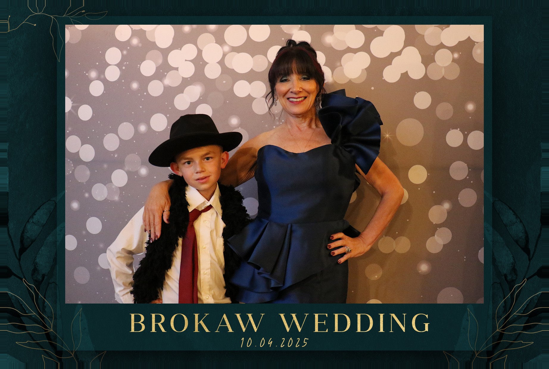 Brokaw Wedding | View more photos from the event at gallery.photoboothcincy.com/u/PhotoBoothCincy/Brokaw-Wedding