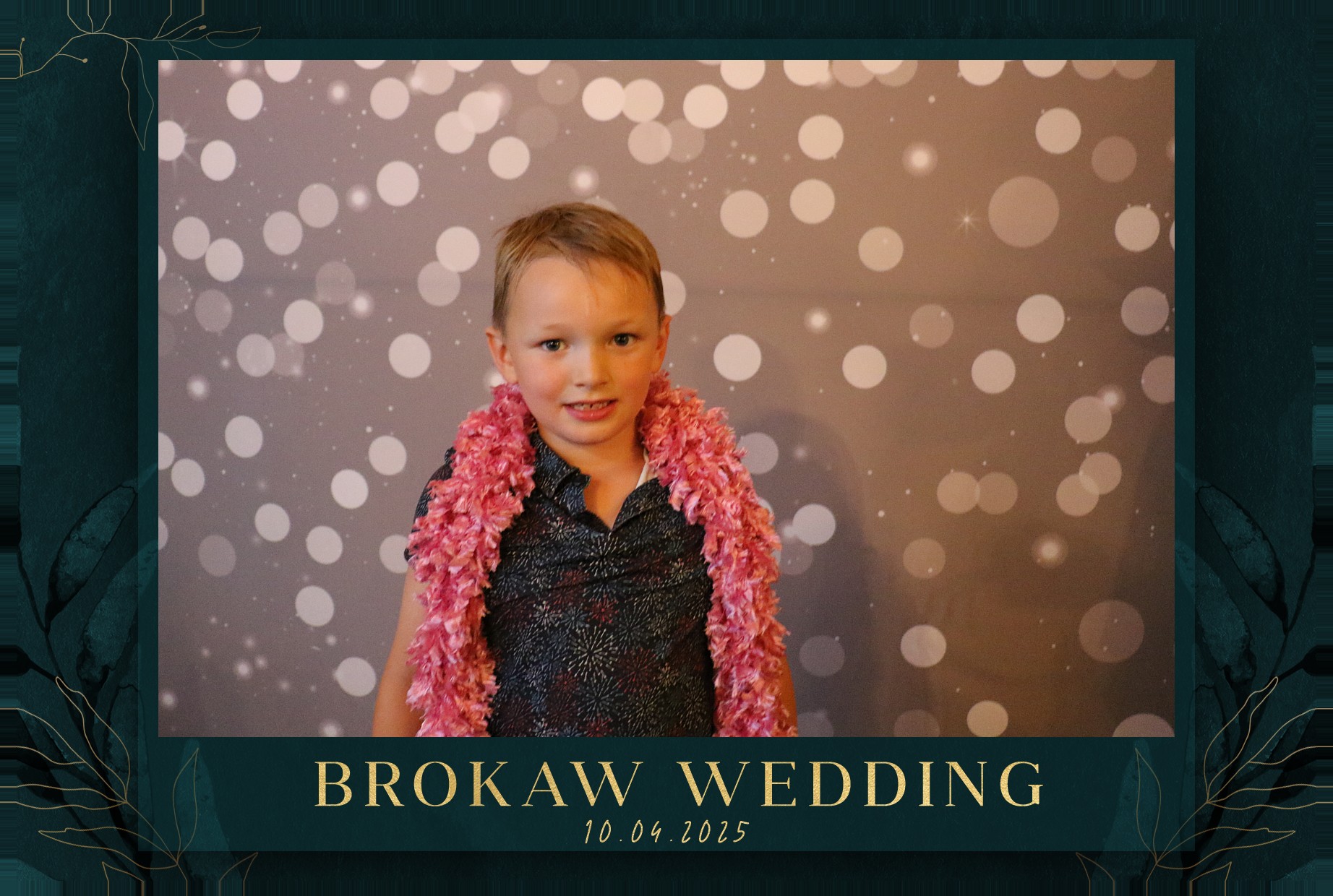 Brokaw Wedding | View more photos from the event at gallery.photoboothcincy.com/u/PhotoBoothCincy/Brokaw-Wedding