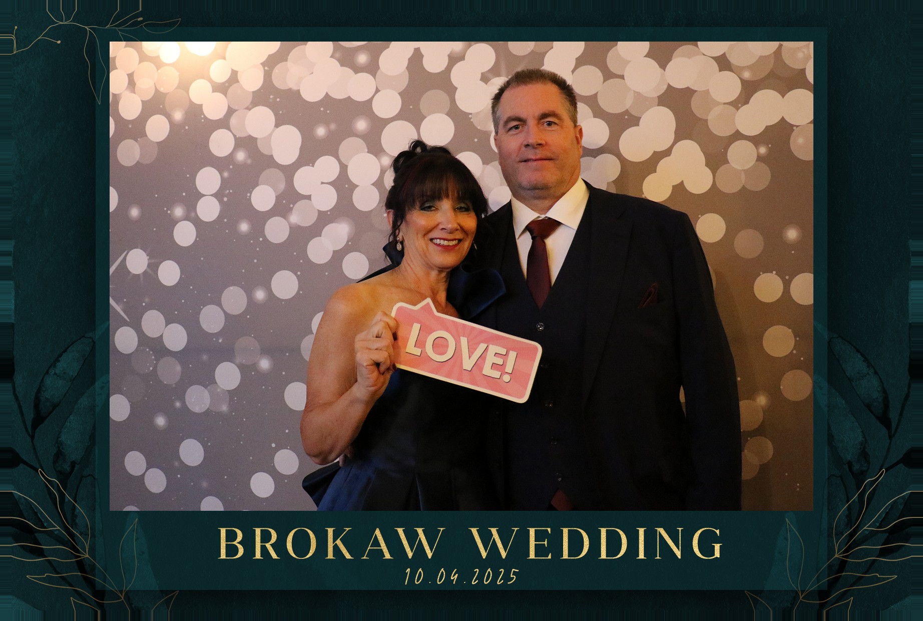 Brokaw Wedding | View more photos from the event at gallery.photoboothcincy.com/u/PhotoBoothCincy/Brokaw-Wedding