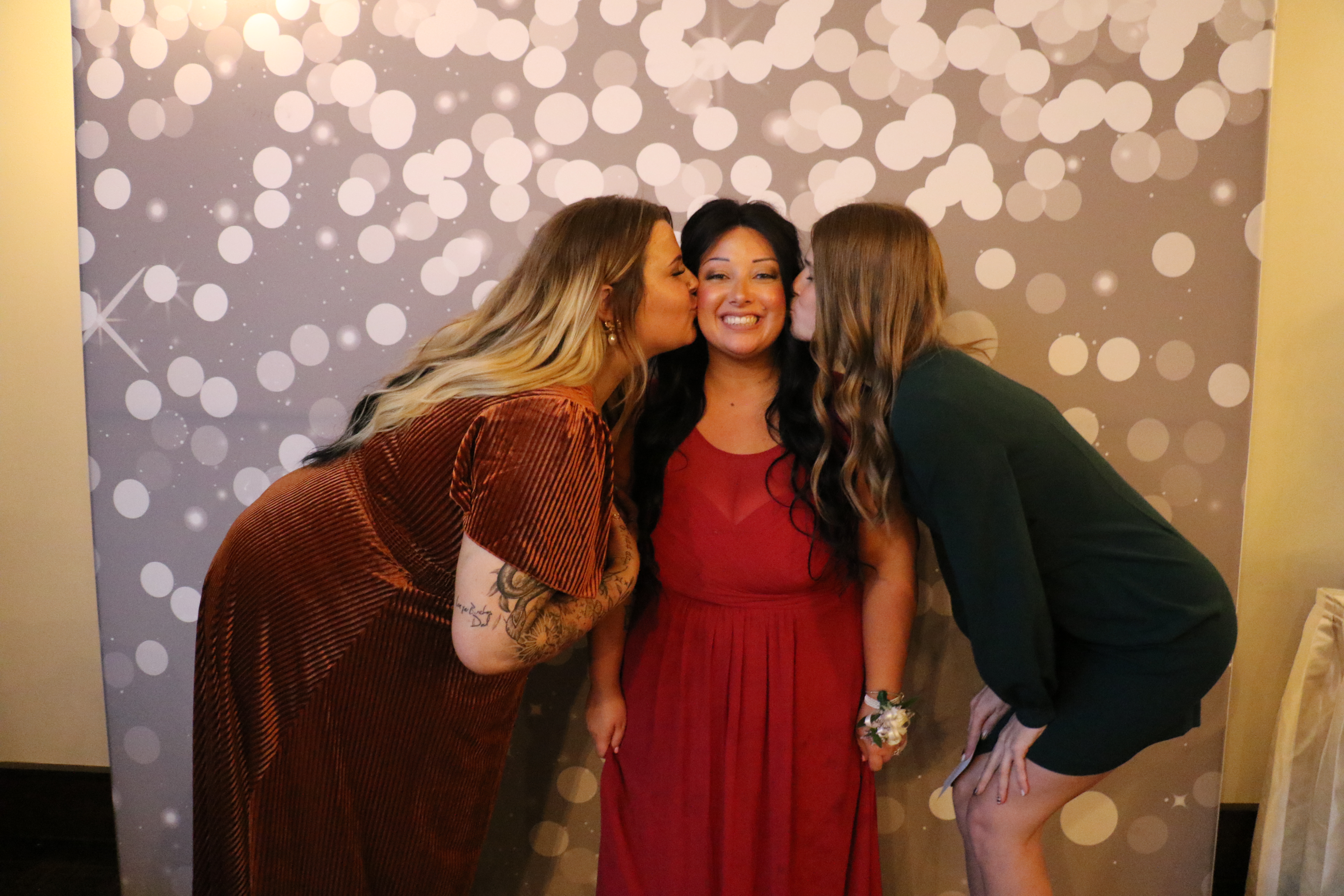 Brokaw Wedding | View more photos from the event at gallery.photoboothcincy.com/u/PhotoBoothCincy/Brokaw-Wedding