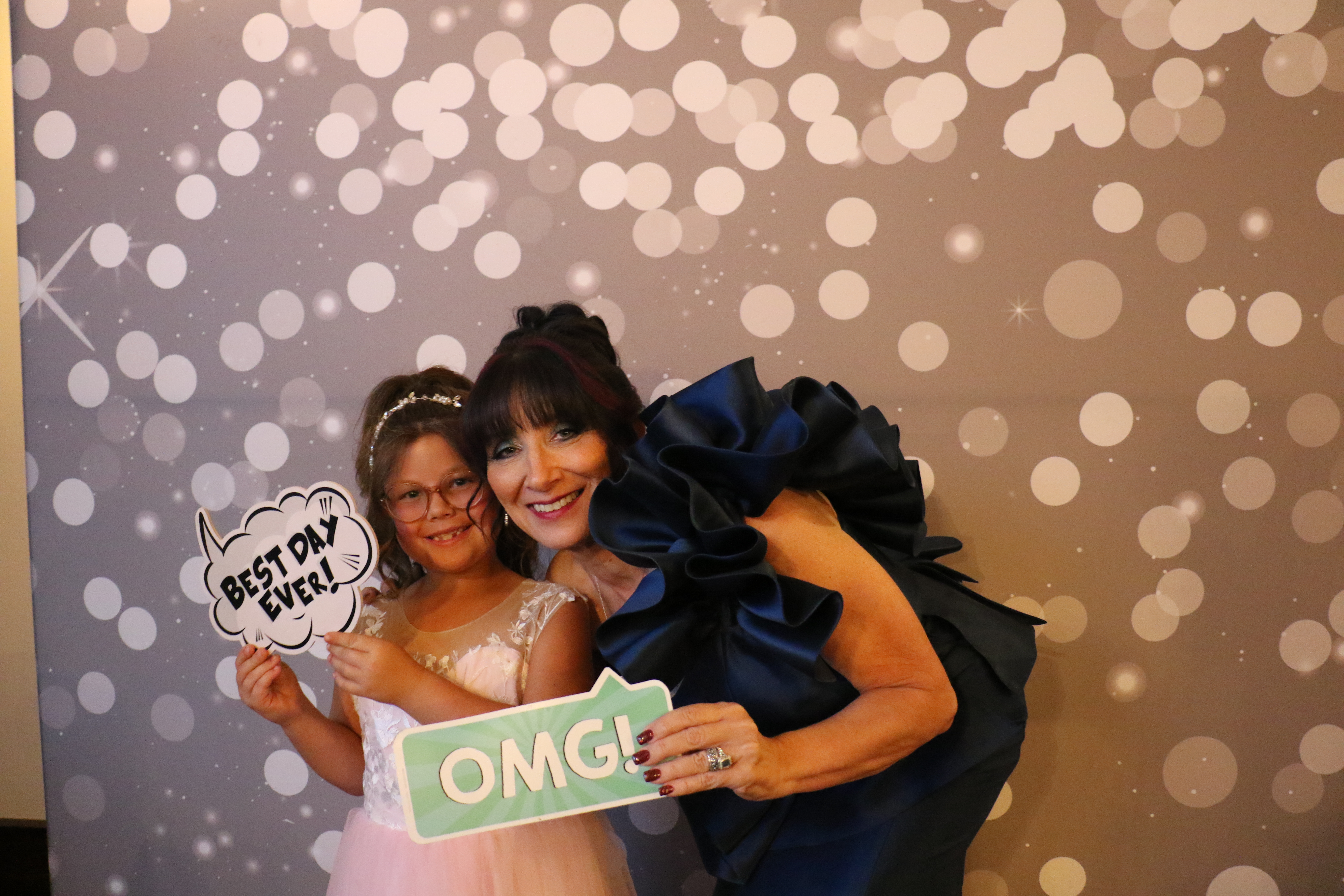 Brokaw Wedding | View more photos from the event at gallery.photoboothcincy.com/u/PhotoBoothCincy/Brokaw-Wedding