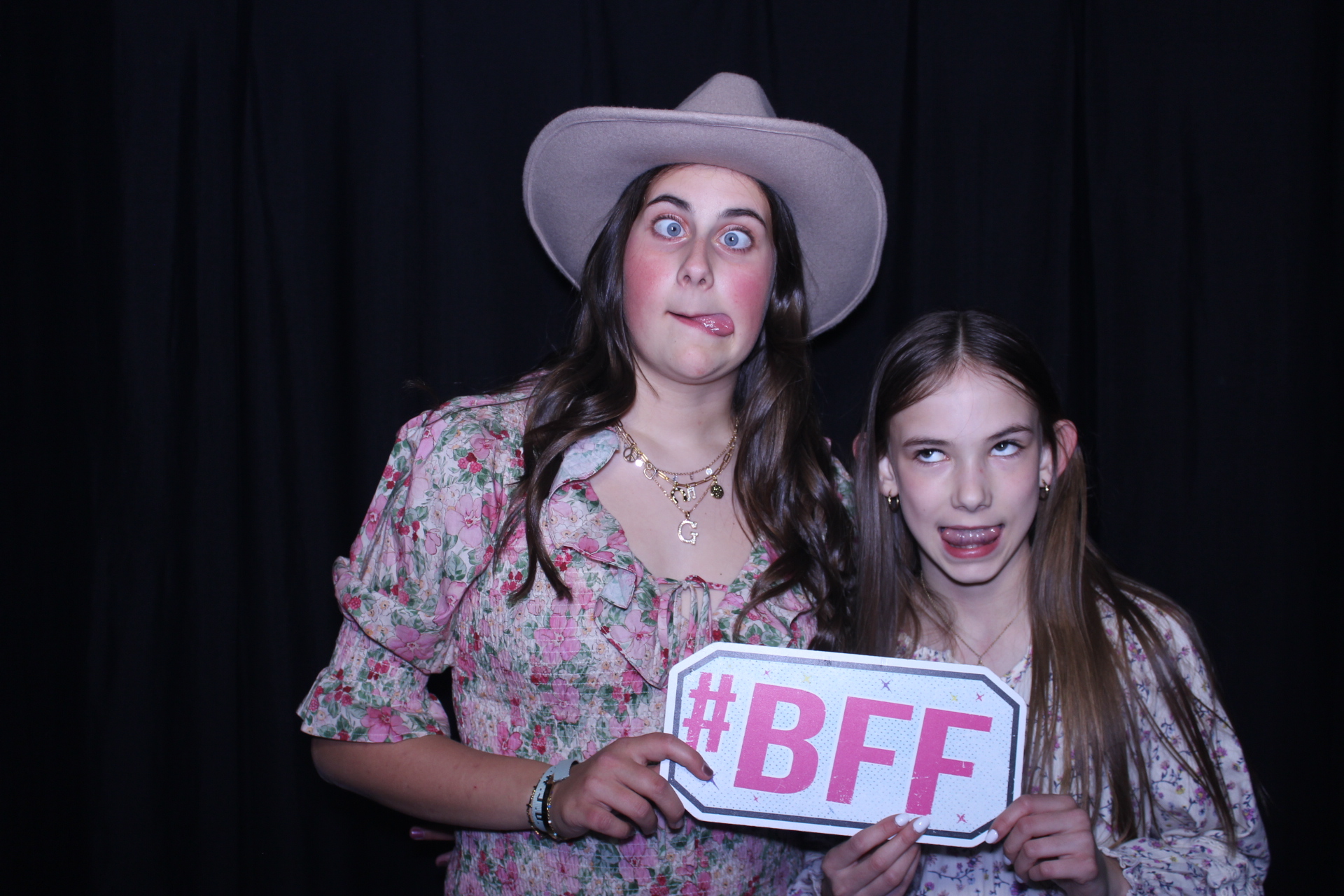 CHESS Yee-Haw | View more photos from the event at gallery.photoboothcincy.com/u/PhotoBoothCincy/CHESS-Yee-Haw