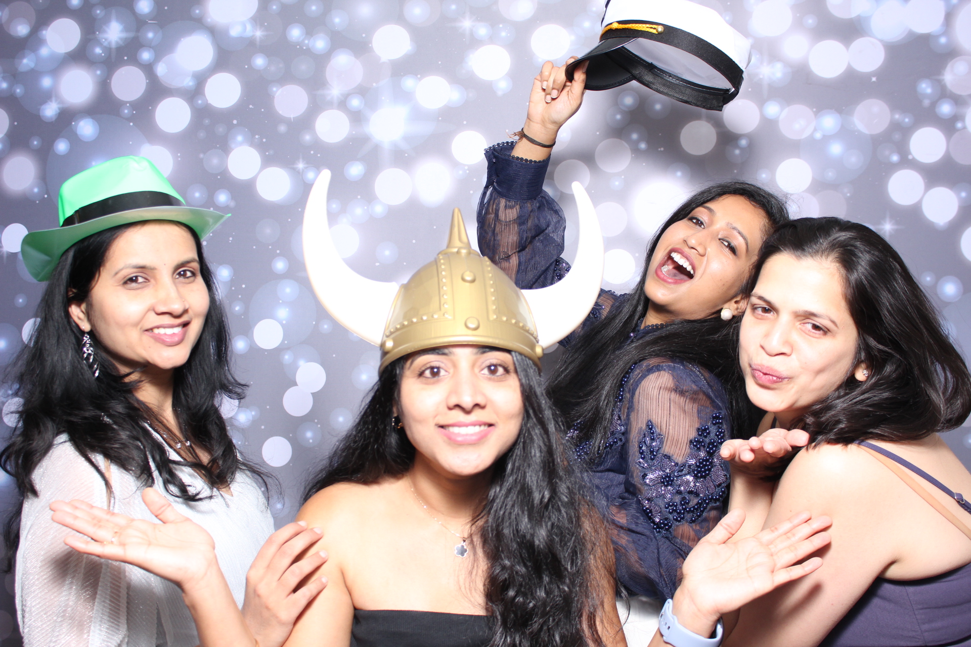 Capgemini Holiday Party | View more photos from the event at gallery.photoboothcincy.com/u/PhotoBoothCincy/Capgemini-Holiday-Party-1