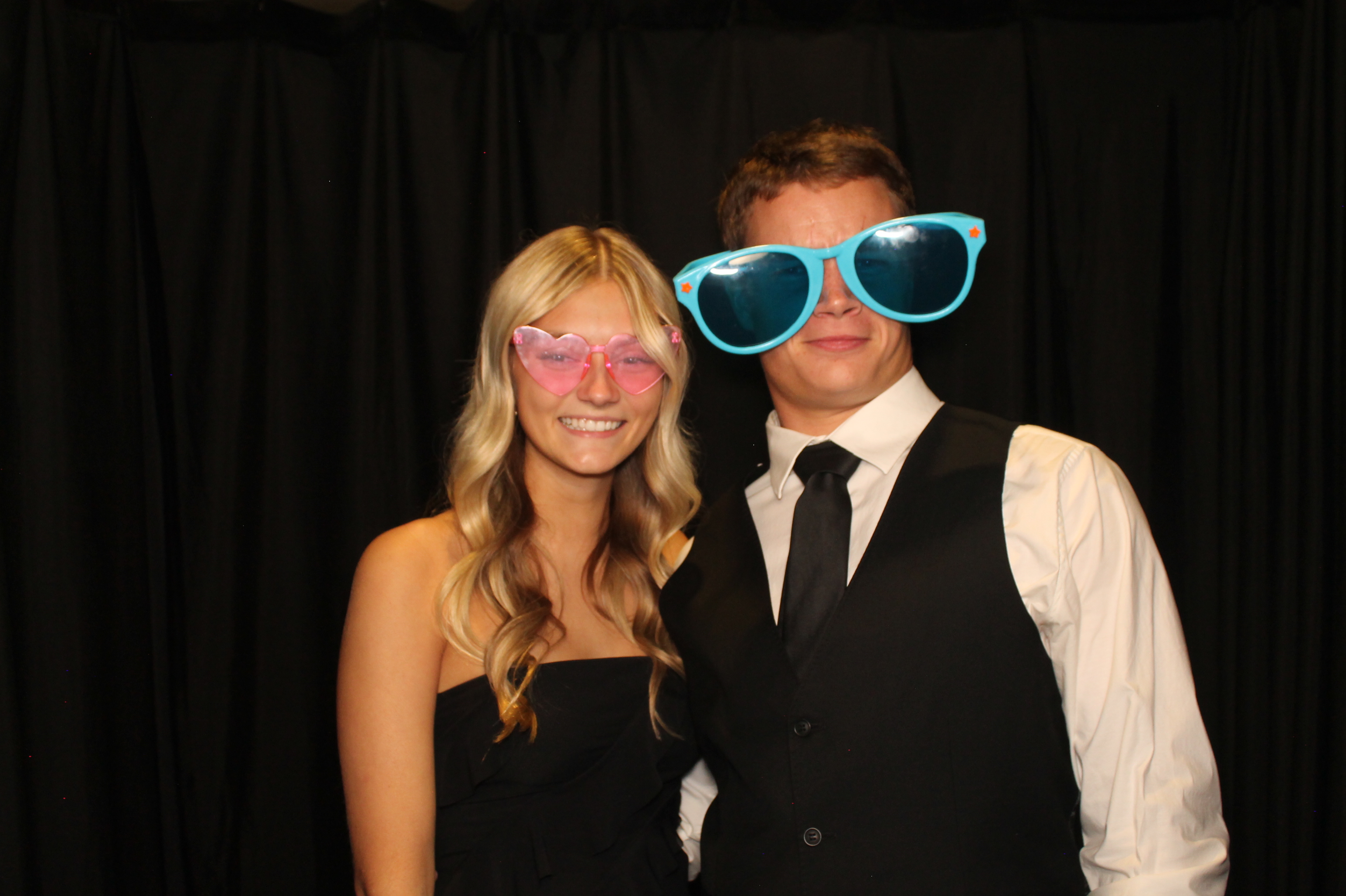 Carlee & Andrew | View more photos from the event at gallery.photoboothcincy.com/u/PhotoBoothCincy/Carlee-Andrew