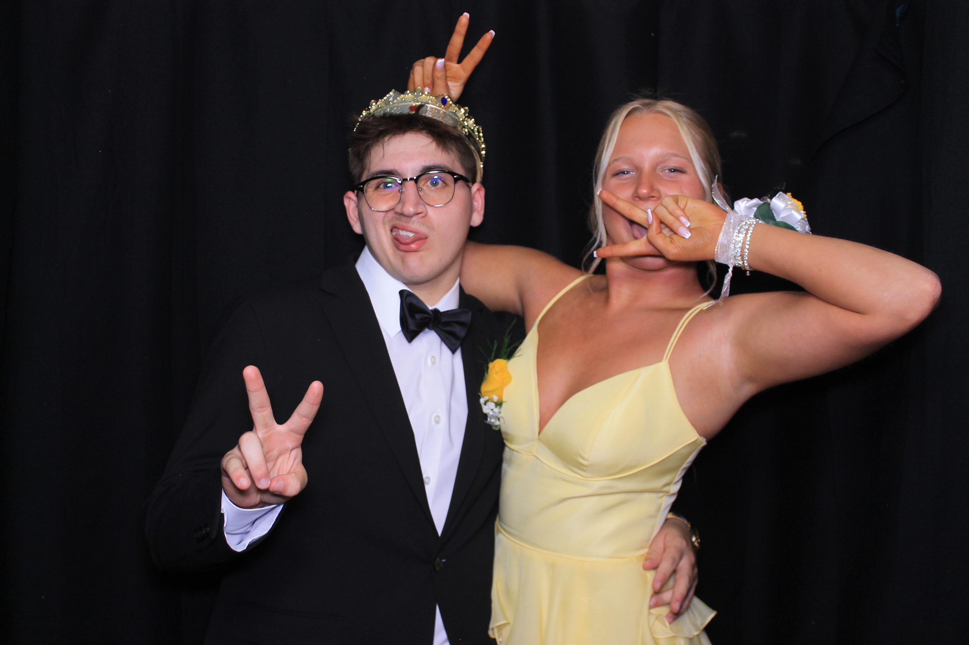 Carroll HS Prom | View more photos from the event at gallery.photoboothcincy.com/u/PhotoBoothCincy/Carroll-HS-Prom-0