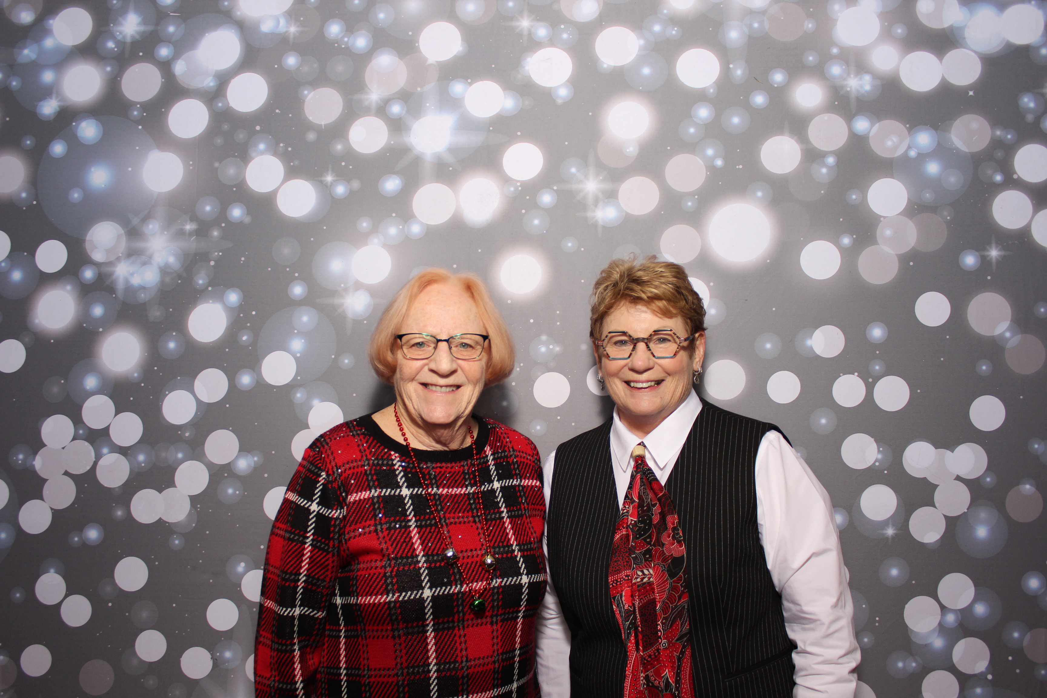 Coldwell Bank Holiday Party | View more photos from the event at gallery.photoboothcincy.com/u/PhotoBoothCincy/Coldwell-Bank-Holiday-Party