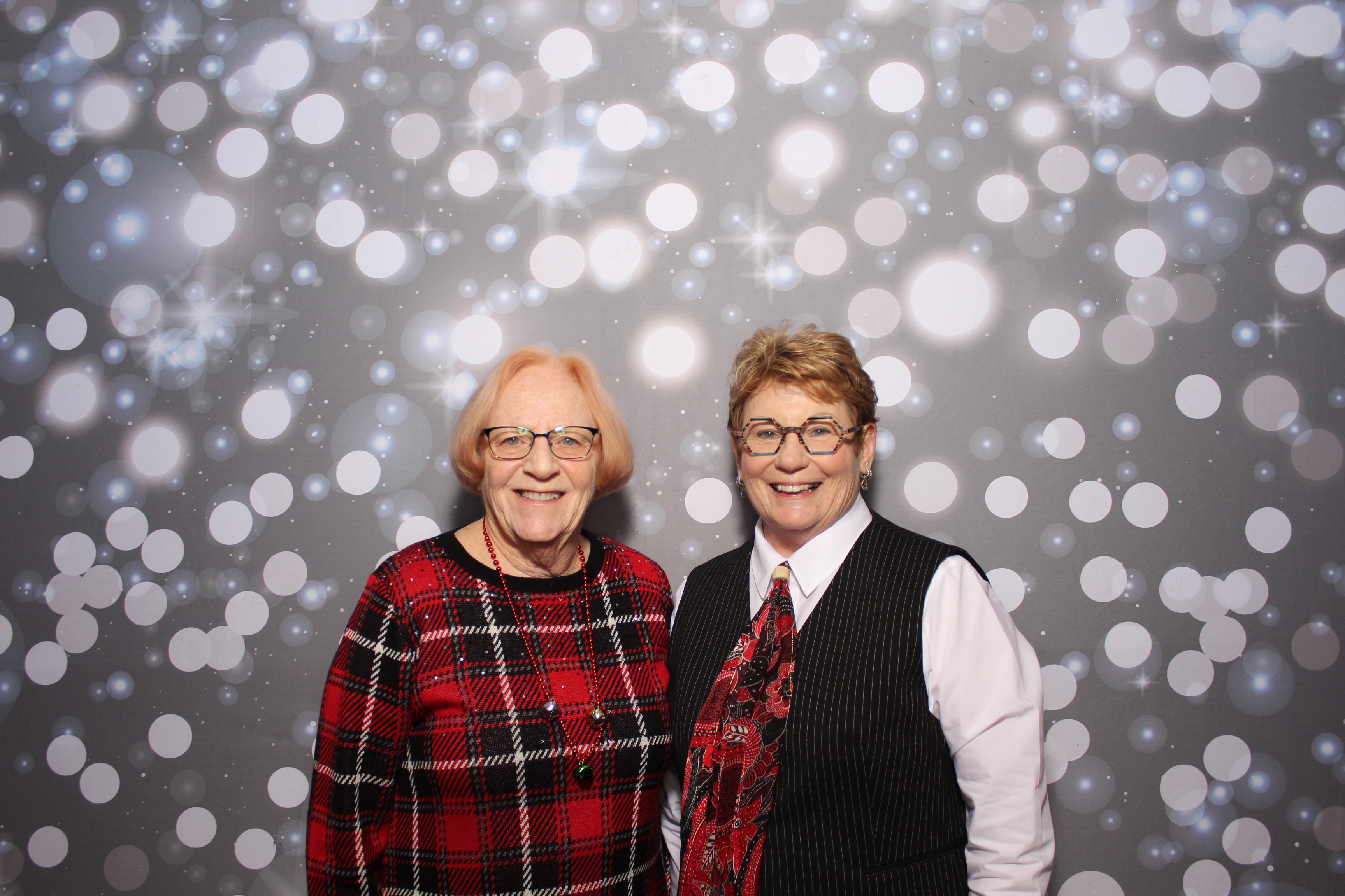 Coldwell Bank Holiday Party | View more photos from the event at gallery.photoboothcincy.com/u/PhotoBoothCincy/Coldwell-Bank-Holiday-Party