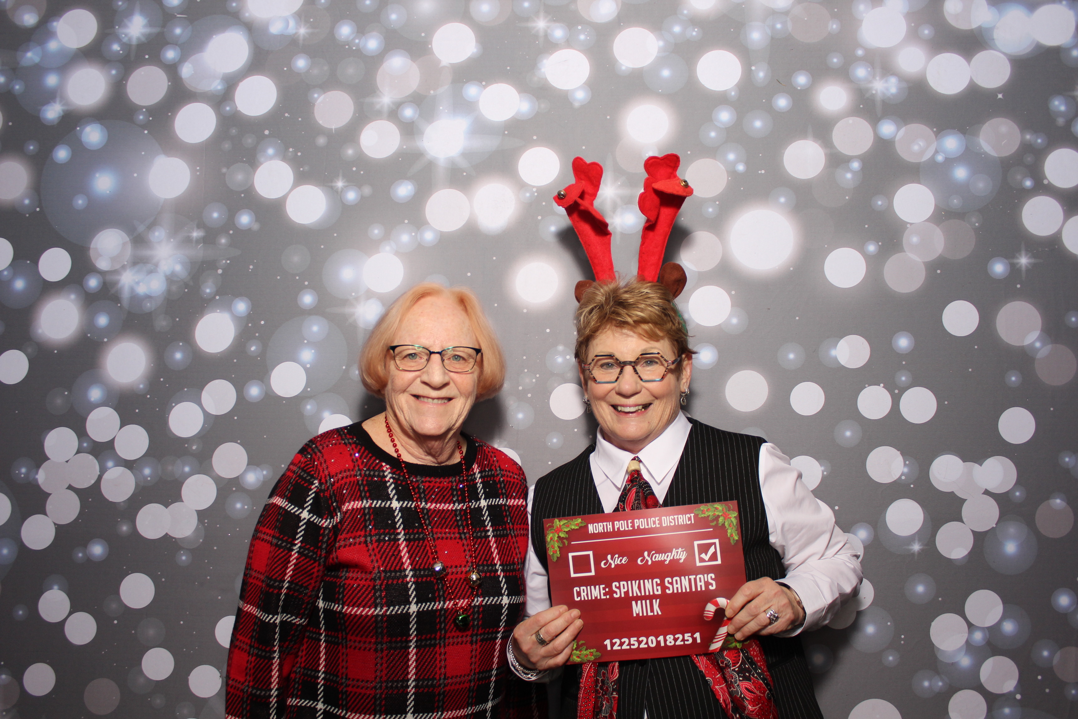 Coldwell Bank Holiday Party | View more photos from the event at gallery.photoboothcincy.com/u/PhotoBoothCincy/Coldwell-Bank-Holiday-Party