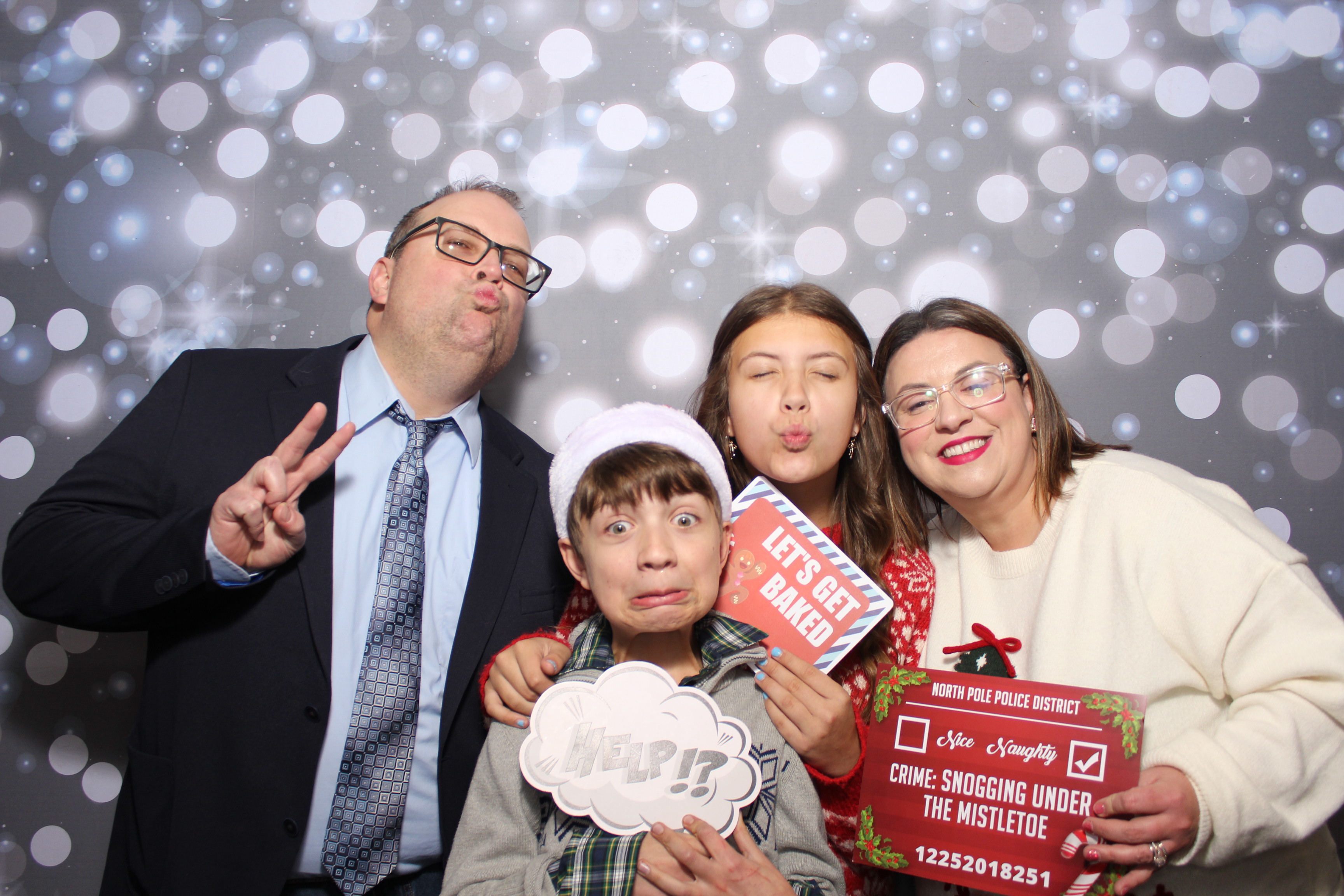 Coldwell Bank Holiday Party | View more photos from the event at gallery.photoboothcincy.com/u/PhotoBoothCincy/Coldwell-Bank-Holiday-Party
