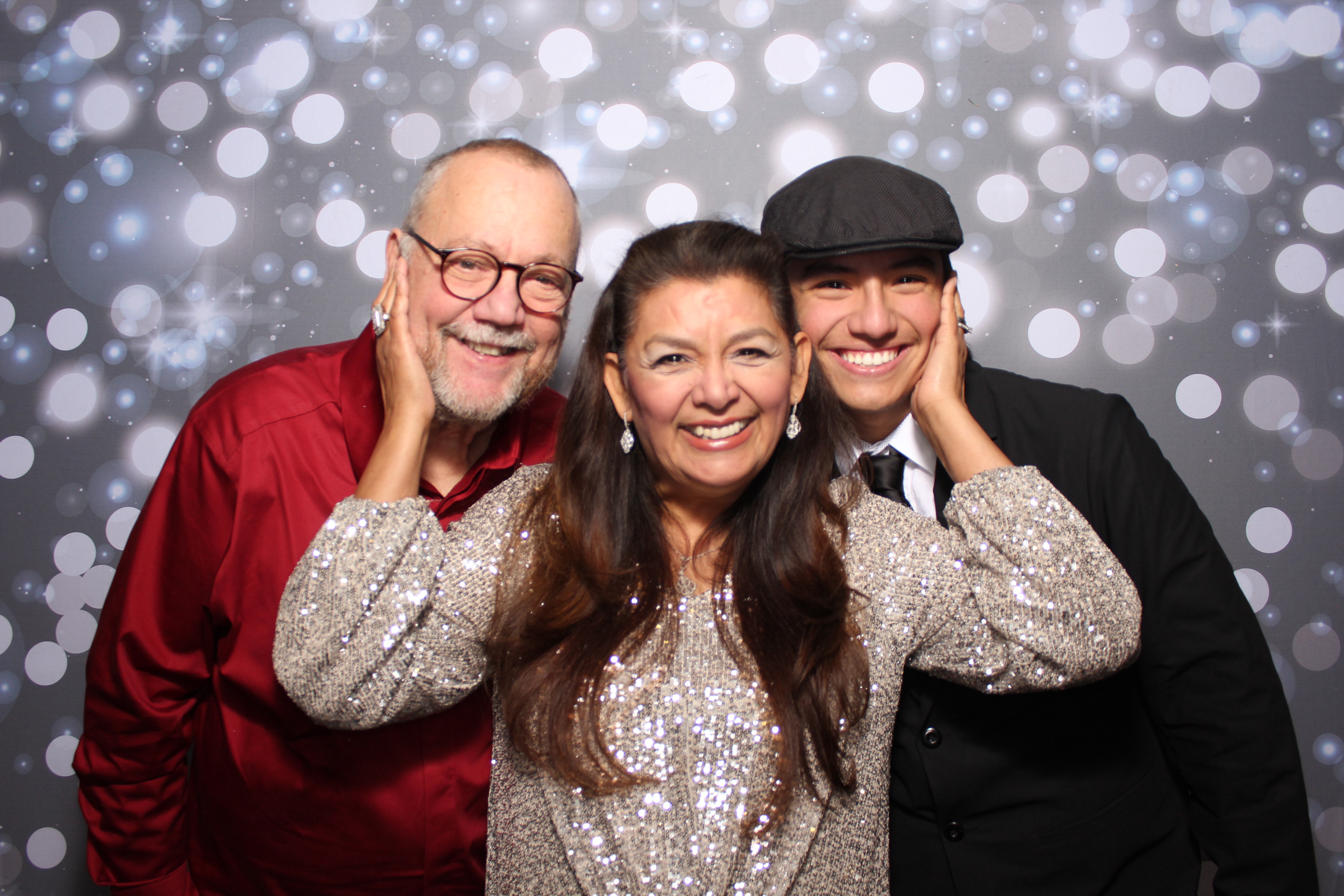 Coldwell Bank Holiday Party | View more photos from the event at gallery.photoboothcincy.com/u/PhotoBoothCincy/Coldwell-Bank-Holiday-Party