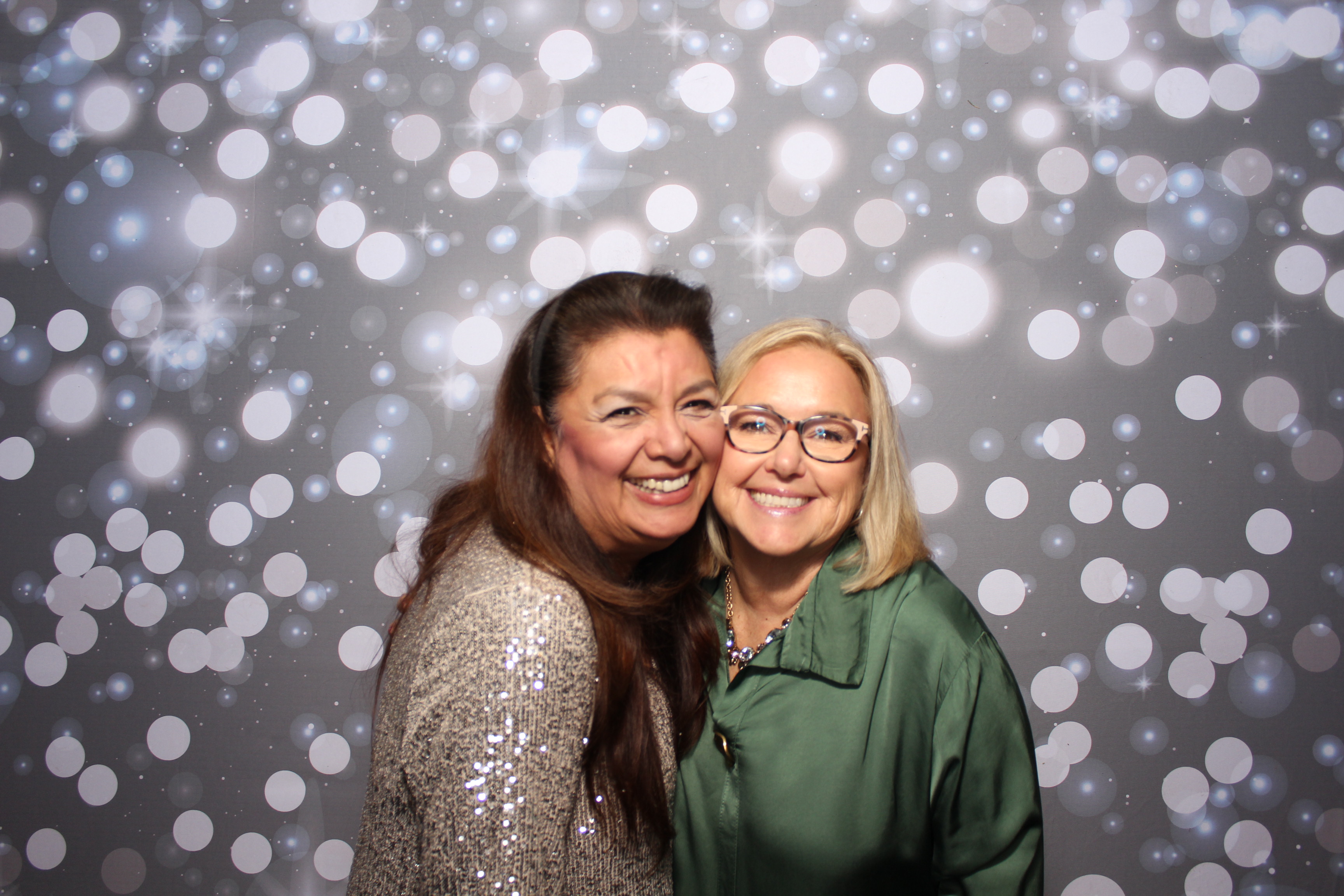 Coldwell Bank Holiday Party | View more photos from the event at gallery.photoboothcincy.com/u/PhotoBoothCincy/Coldwell-Bank-Holiday-Party