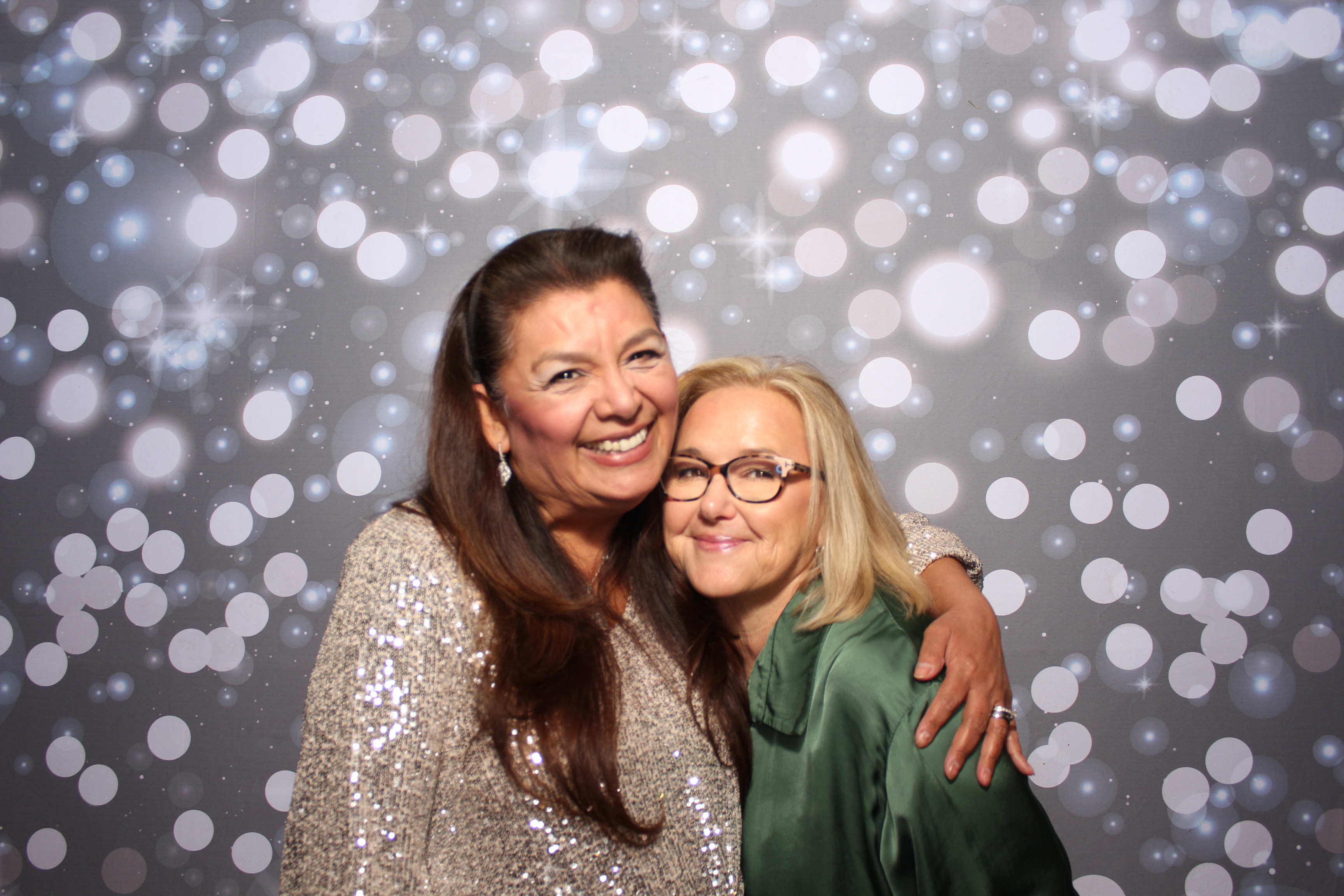 Coldwell Bank Holiday Party | View more photos from the event at gallery.photoboothcincy.com/u/PhotoBoothCincy/Coldwell-Bank-Holiday-Party