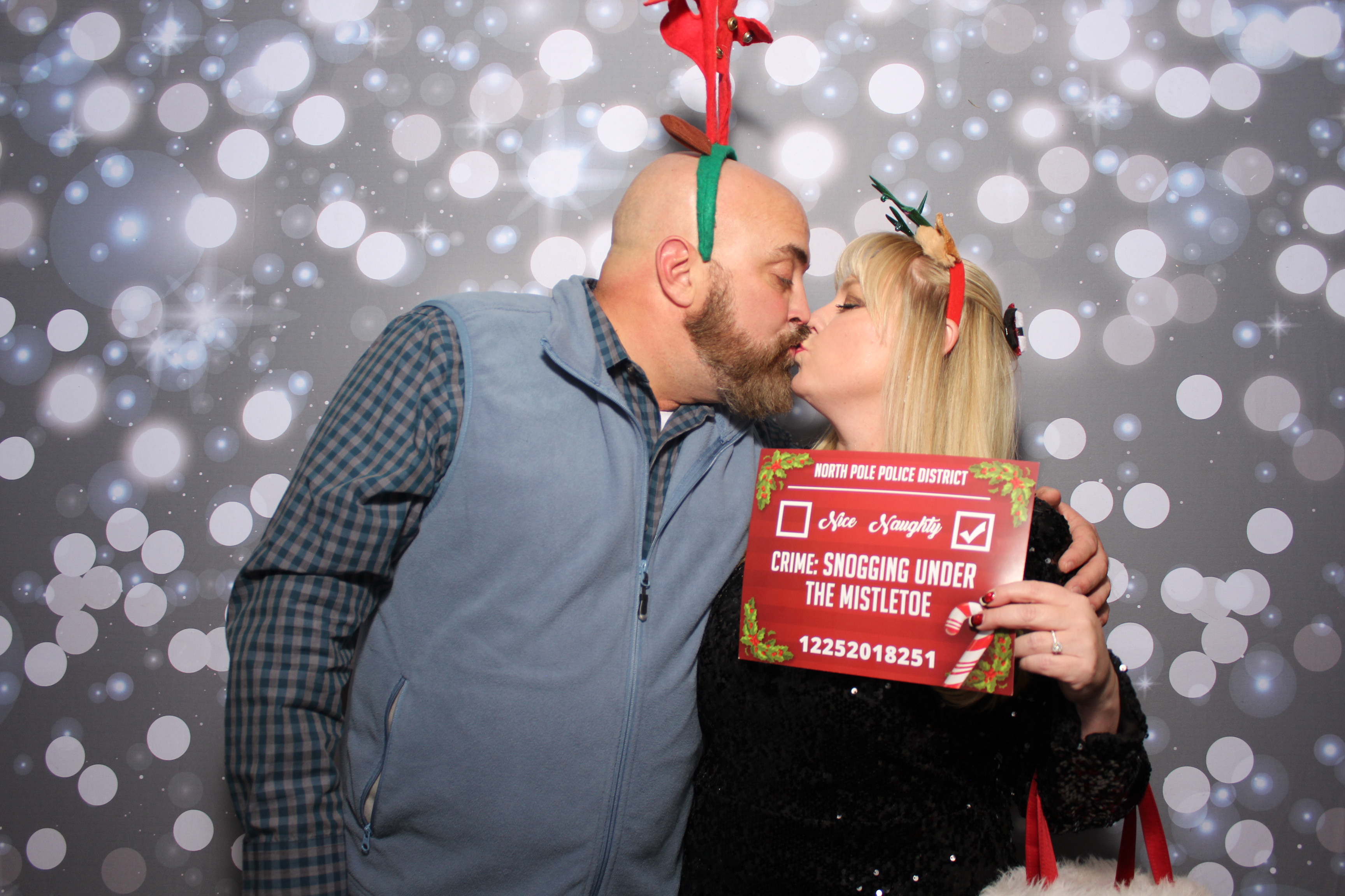 Coldwell Bank Holiday Party | View more photos from the event at gallery.photoboothcincy.com/u/PhotoBoothCincy/Coldwell-Bank-Holiday-Party
