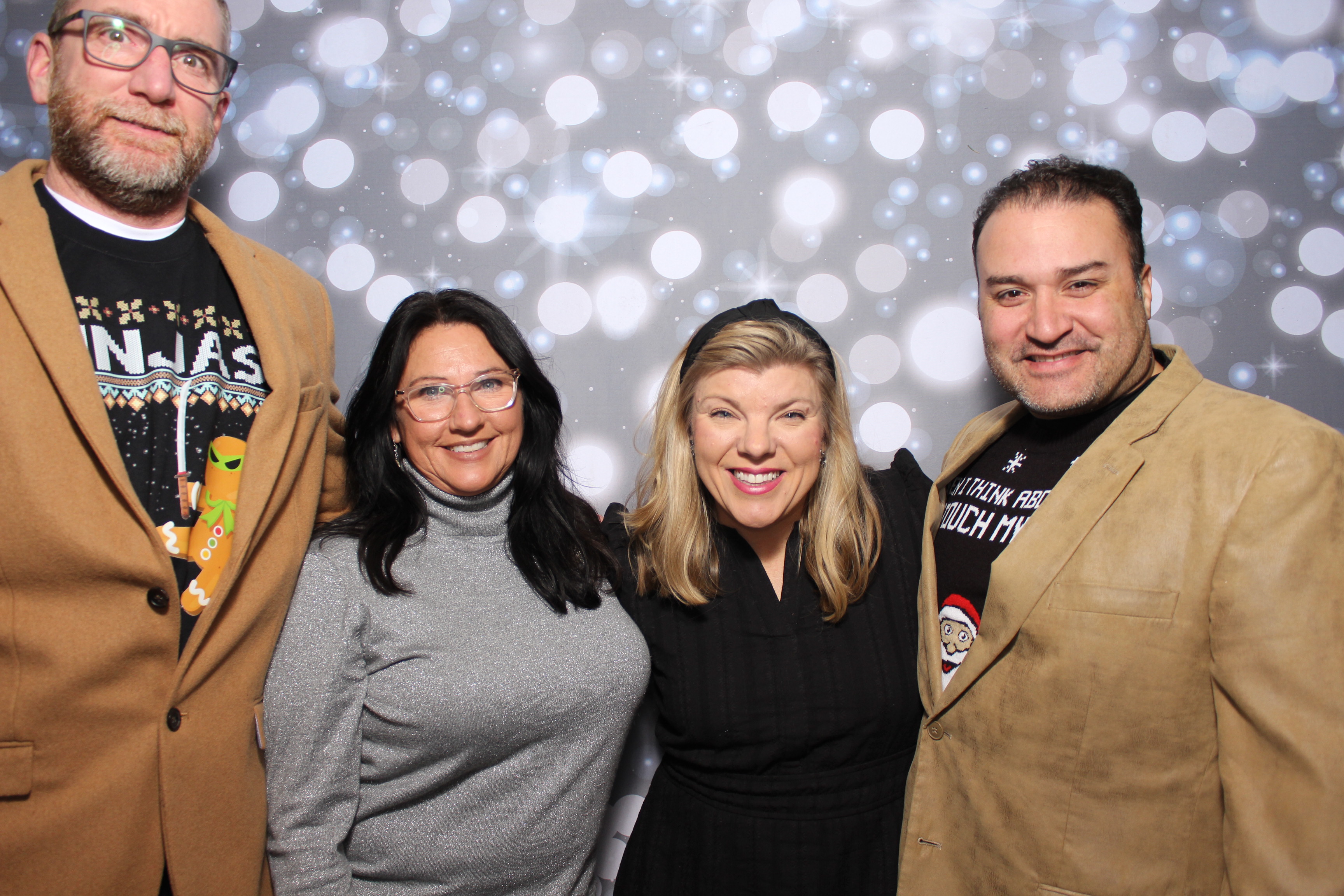 Coldwell Bank Holiday Party | View more photos from the event at gallery.photoboothcincy.com/u/PhotoBoothCincy/Coldwell-Bank-Holiday-Party