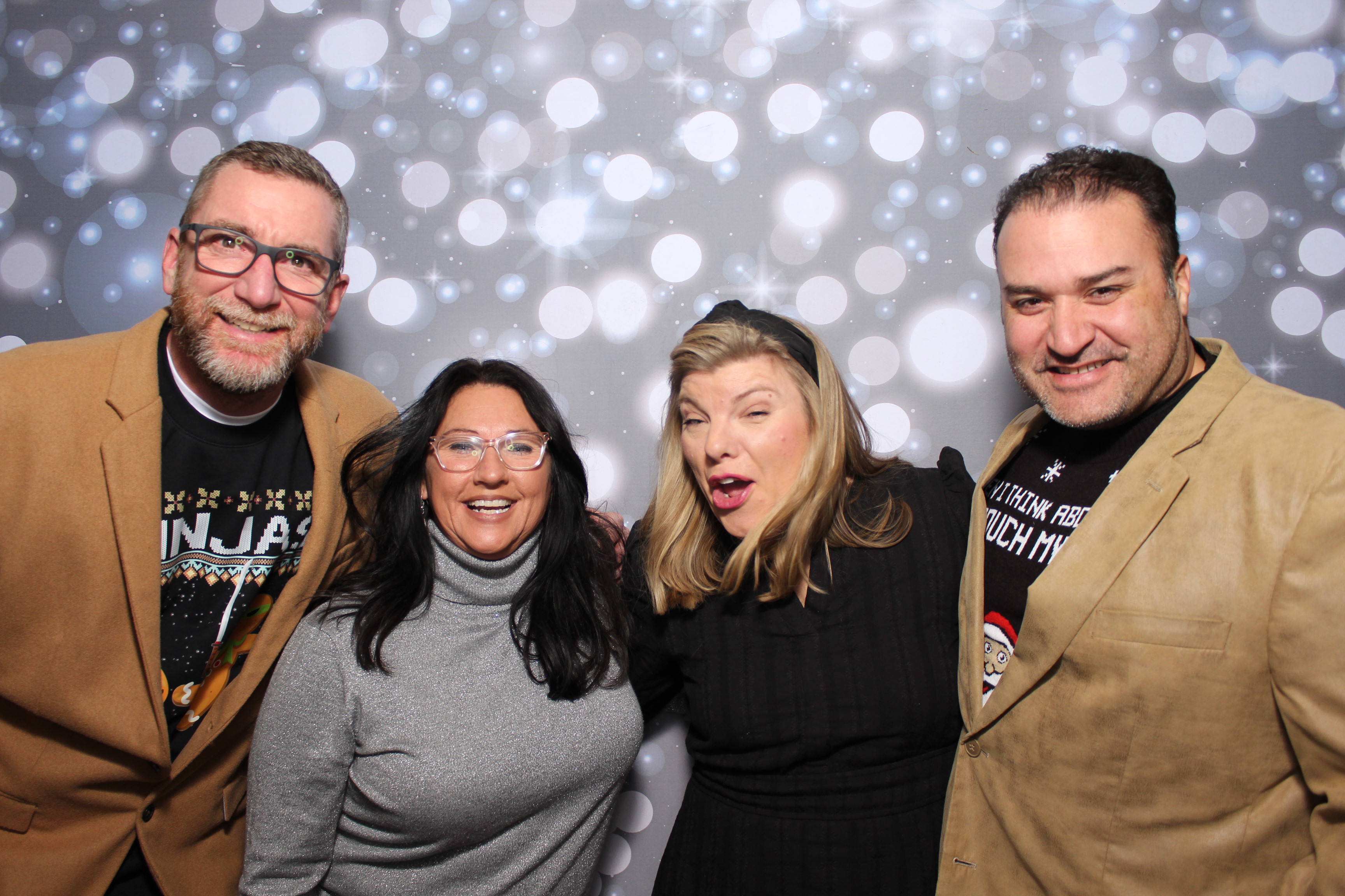 Coldwell Bank Holiday Party | View more photos from the event at gallery.photoboothcincy.com/u/PhotoBoothCincy/Coldwell-Bank-Holiday-Party