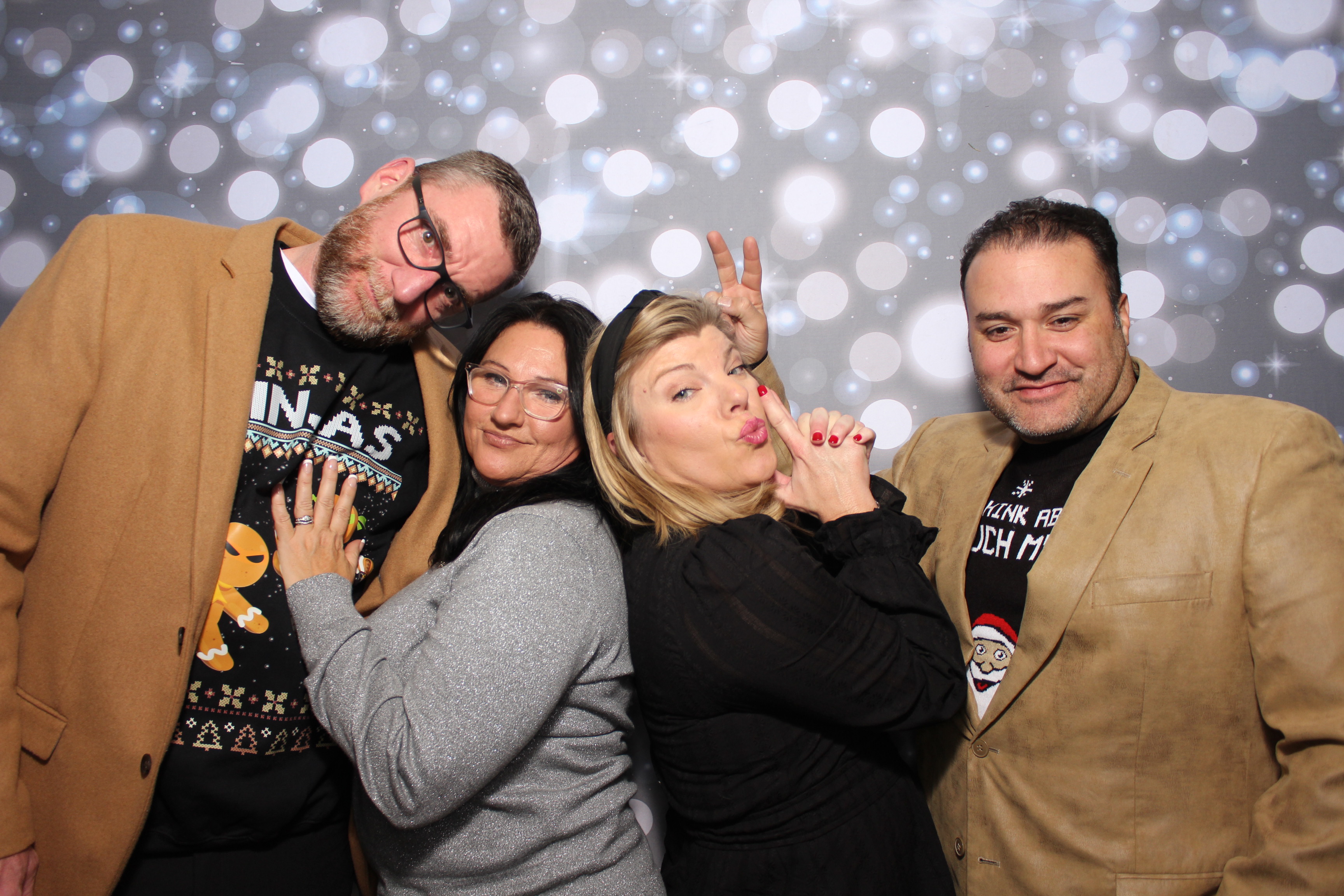 Coldwell Bank Holiday Party | View more photos from the event at gallery.photoboothcincy.com/u/PhotoBoothCincy/Coldwell-Bank-Holiday-Party