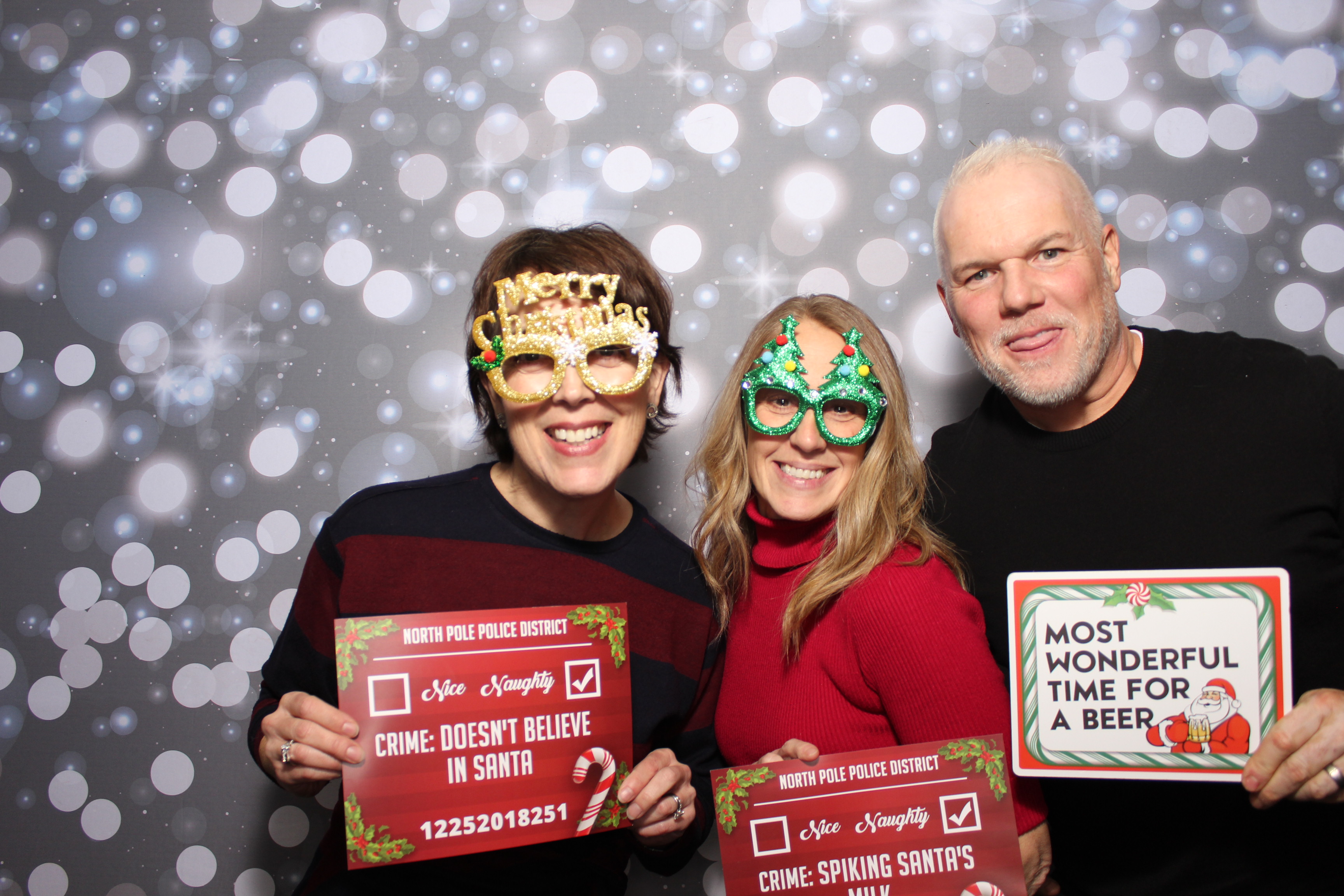 Coldwell Bank Holiday Party | View more photos from the event at gallery.photoboothcincy.com/u/PhotoBoothCincy/Coldwell-Bank-Holiday-Party