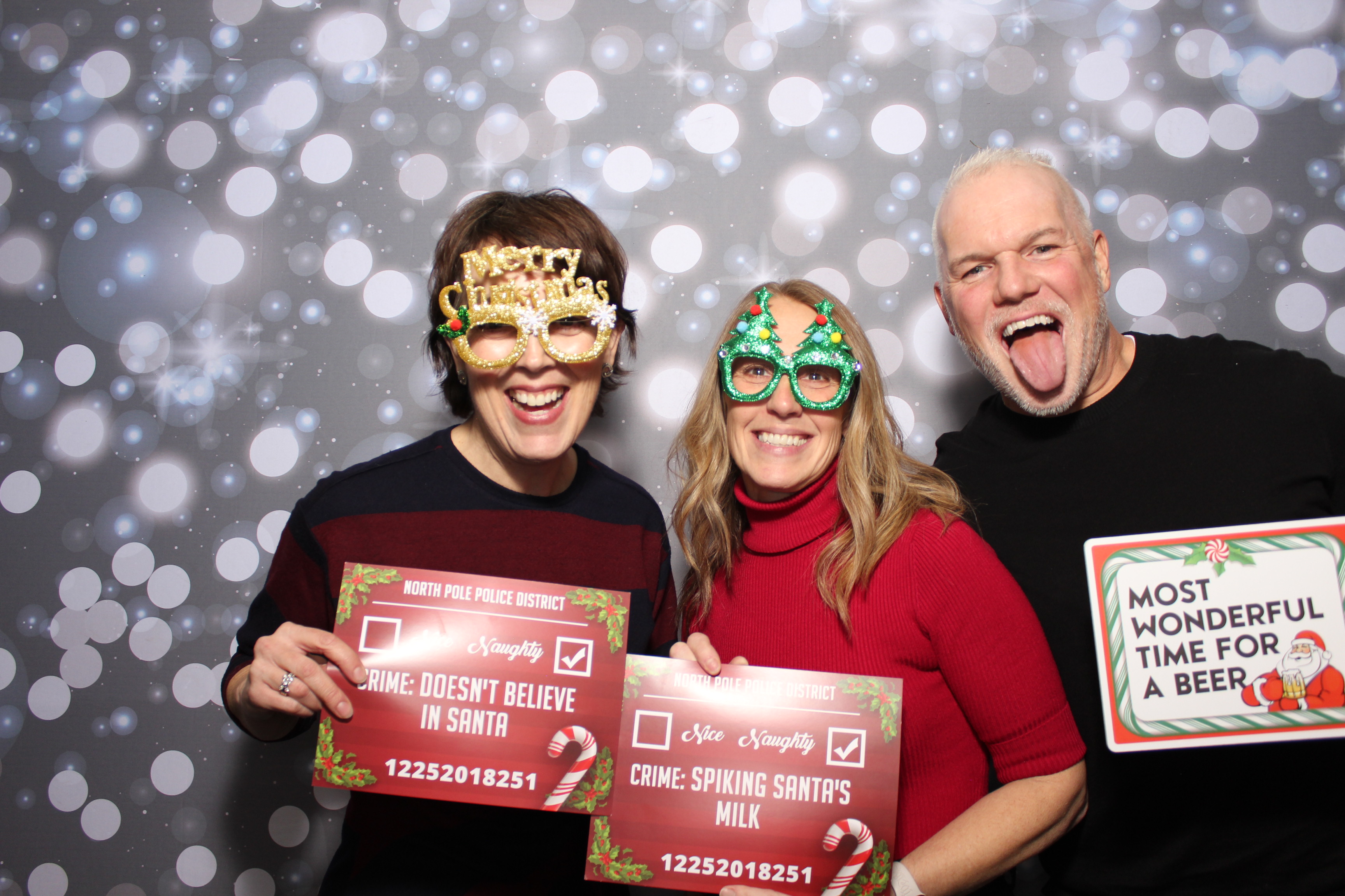 Coldwell Bank Holiday Party | View more photos from the event at gallery.photoboothcincy.com/u/PhotoBoothCincy/Coldwell-Bank-Holiday-Party