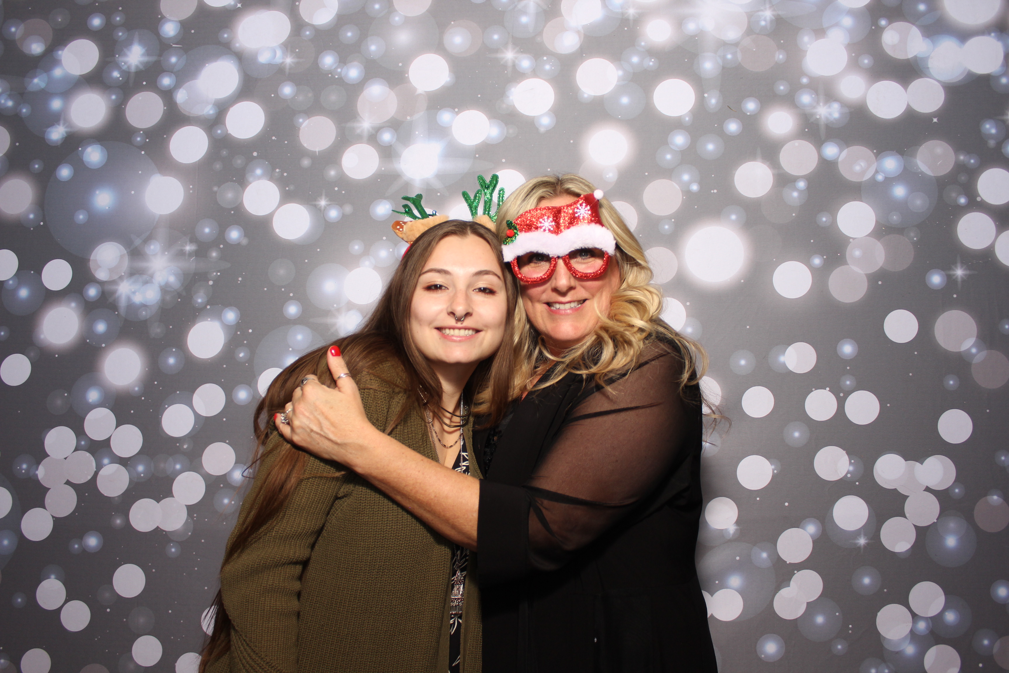 Coldwell Bank Holiday Party | View more photos from the event at gallery.photoboothcincy.com/u/PhotoBoothCincy/Coldwell-Bank-Holiday-Party
