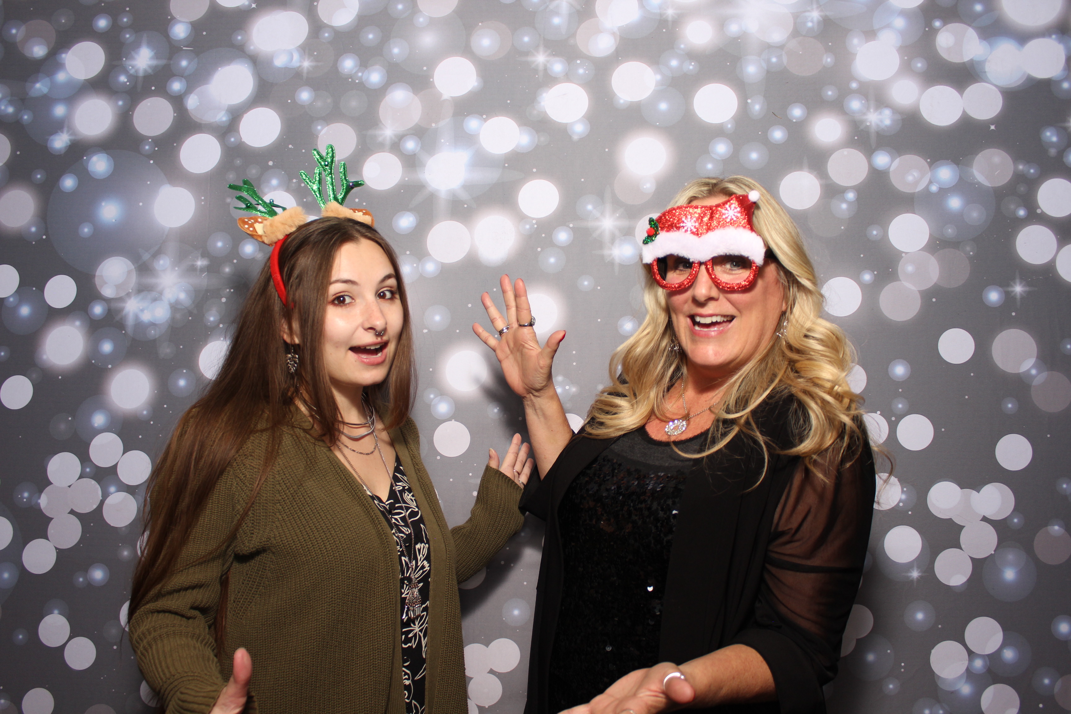 Coldwell Bank Holiday Party | View more photos from the event at gallery.photoboothcincy.com/u/PhotoBoothCincy/Coldwell-Bank-Holiday-Party