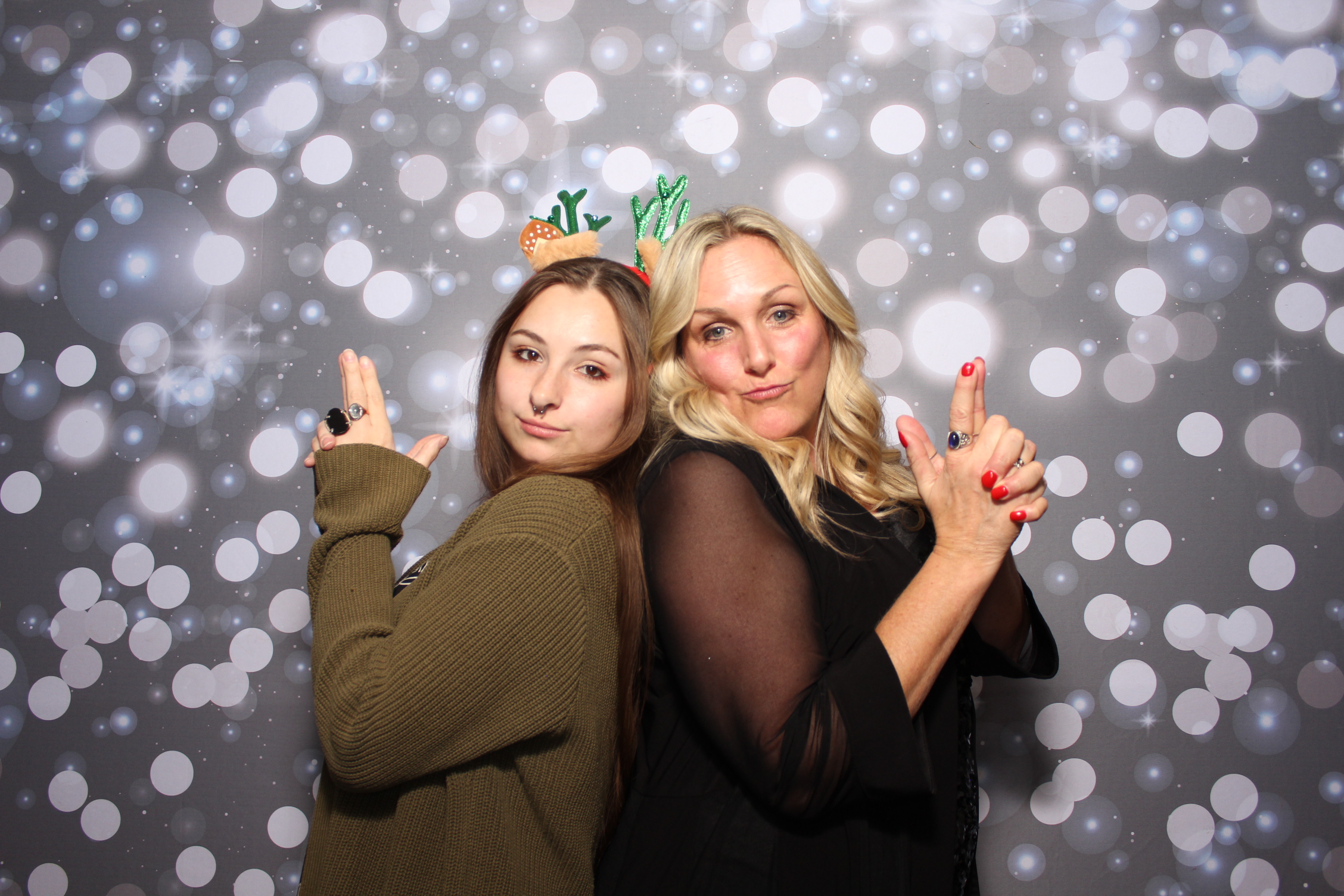 Coldwell Bank Holiday Party | View more photos from the event at gallery.photoboothcincy.com/u/PhotoBoothCincy/Coldwell-Bank-Holiday-Party