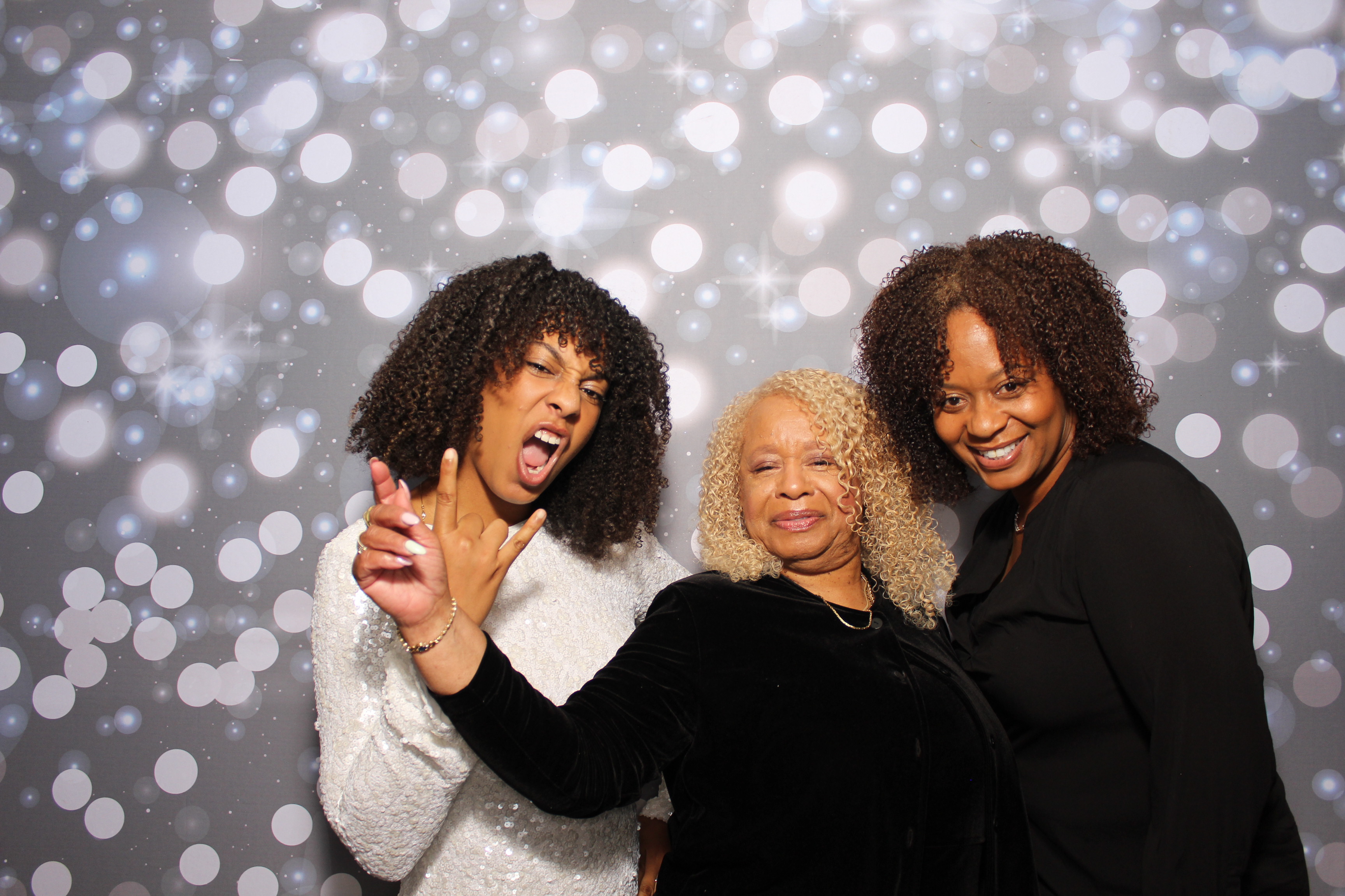 Coldwell Bank Holiday Party | View more photos from the event at gallery.photoboothcincy.com/u/PhotoBoothCincy/Coldwell-Bank-Holiday-Party