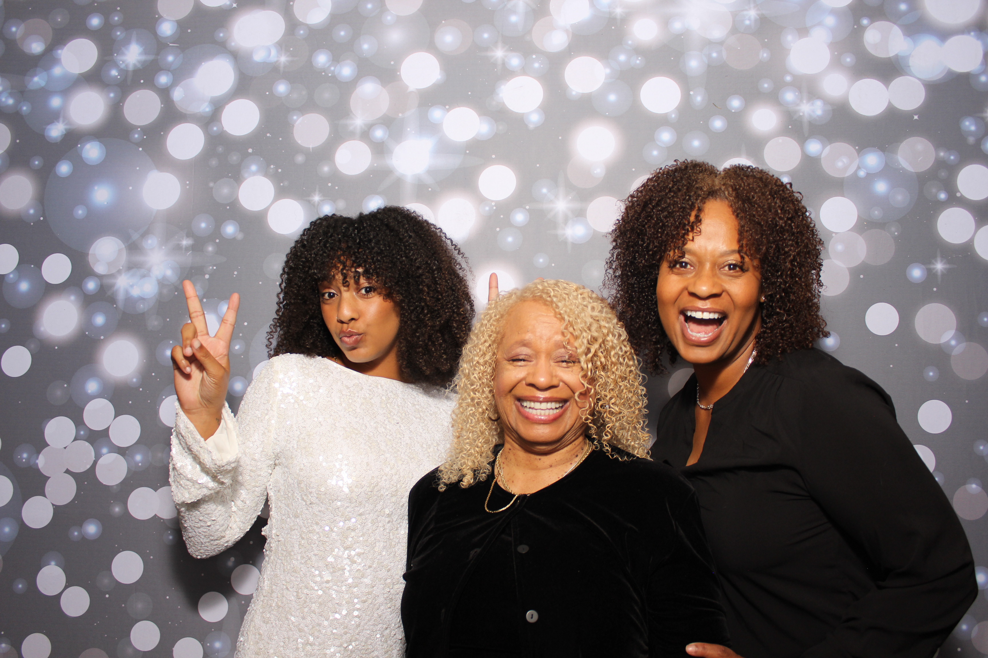Coldwell Bank Holiday Party | View more photos from the event at gallery.photoboothcincy.com/u/PhotoBoothCincy/Coldwell-Bank-Holiday-Party