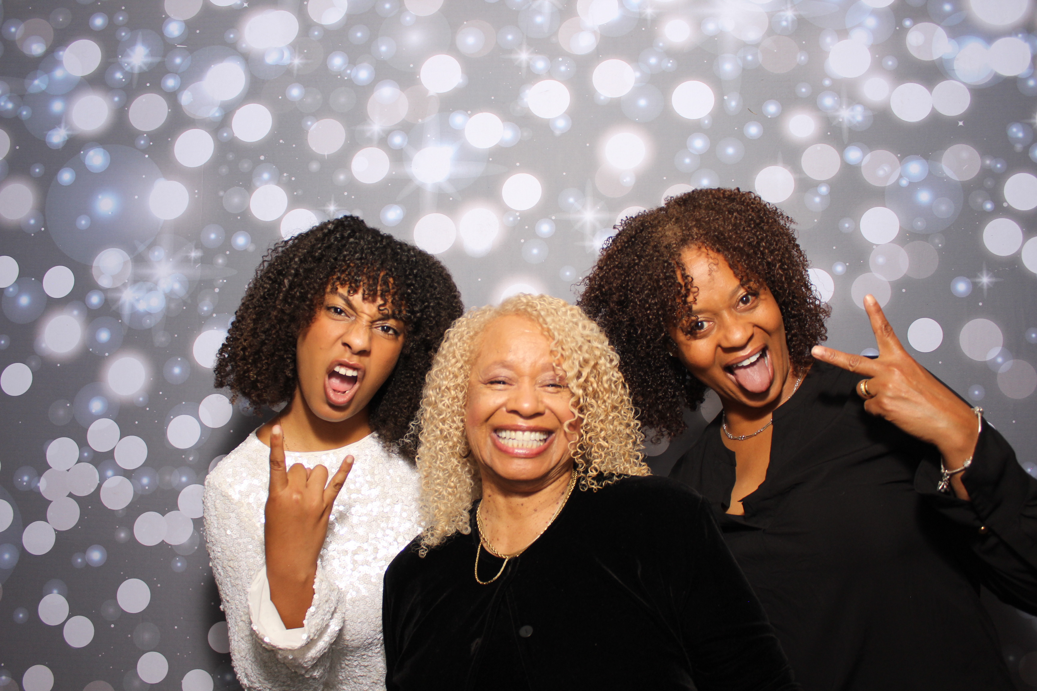 Coldwell Bank Holiday Party | View more photos from the event at gallery.photoboothcincy.com/u/PhotoBoothCincy/Coldwell-Bank-Holiday-Party