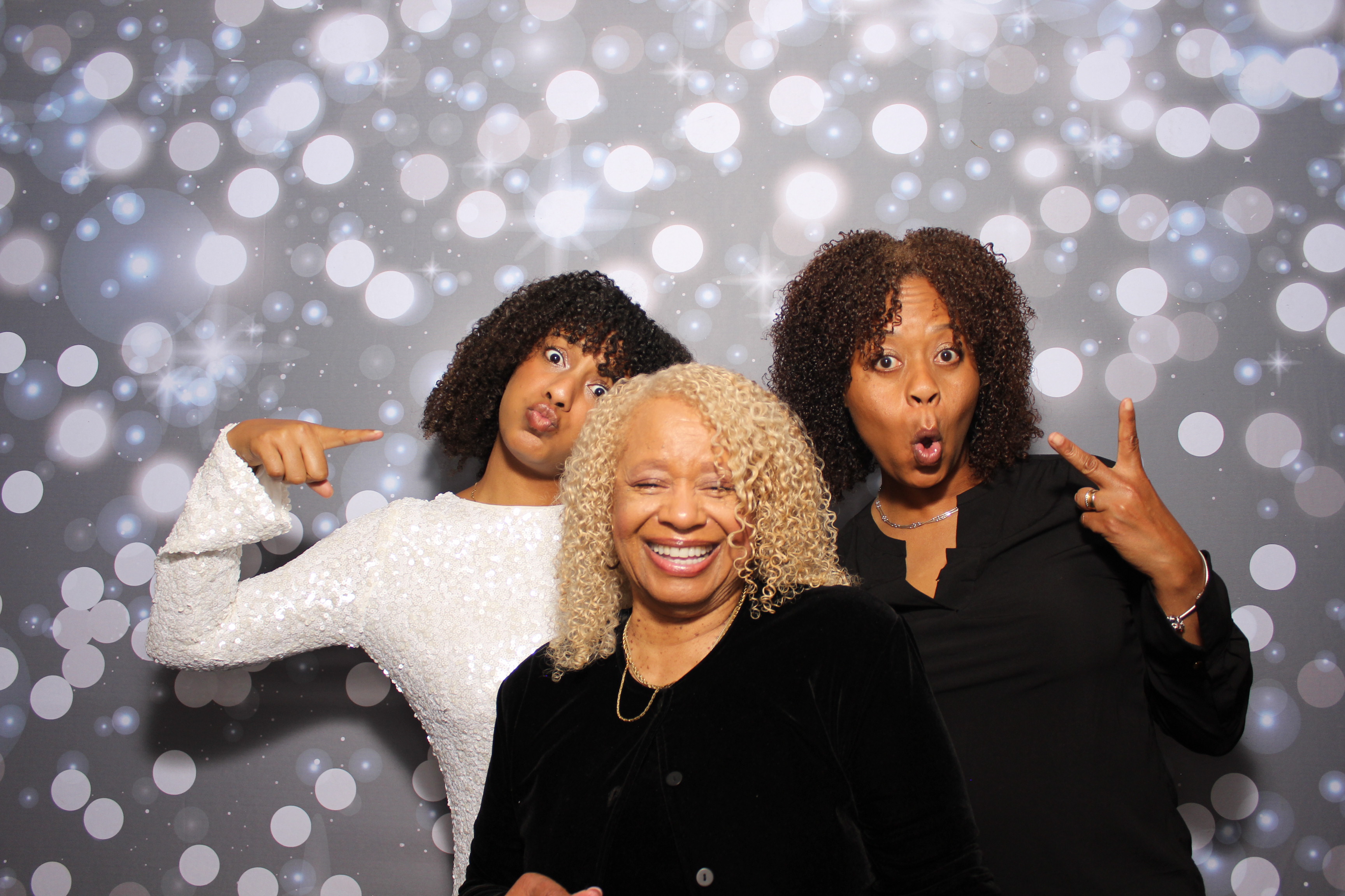 Coldwell Bank Holiday Party | View more photos from the event at gallery.photoboothcincy.com/u/PhotoBoothCincy/Coldwell-Bank-Holiday-Party