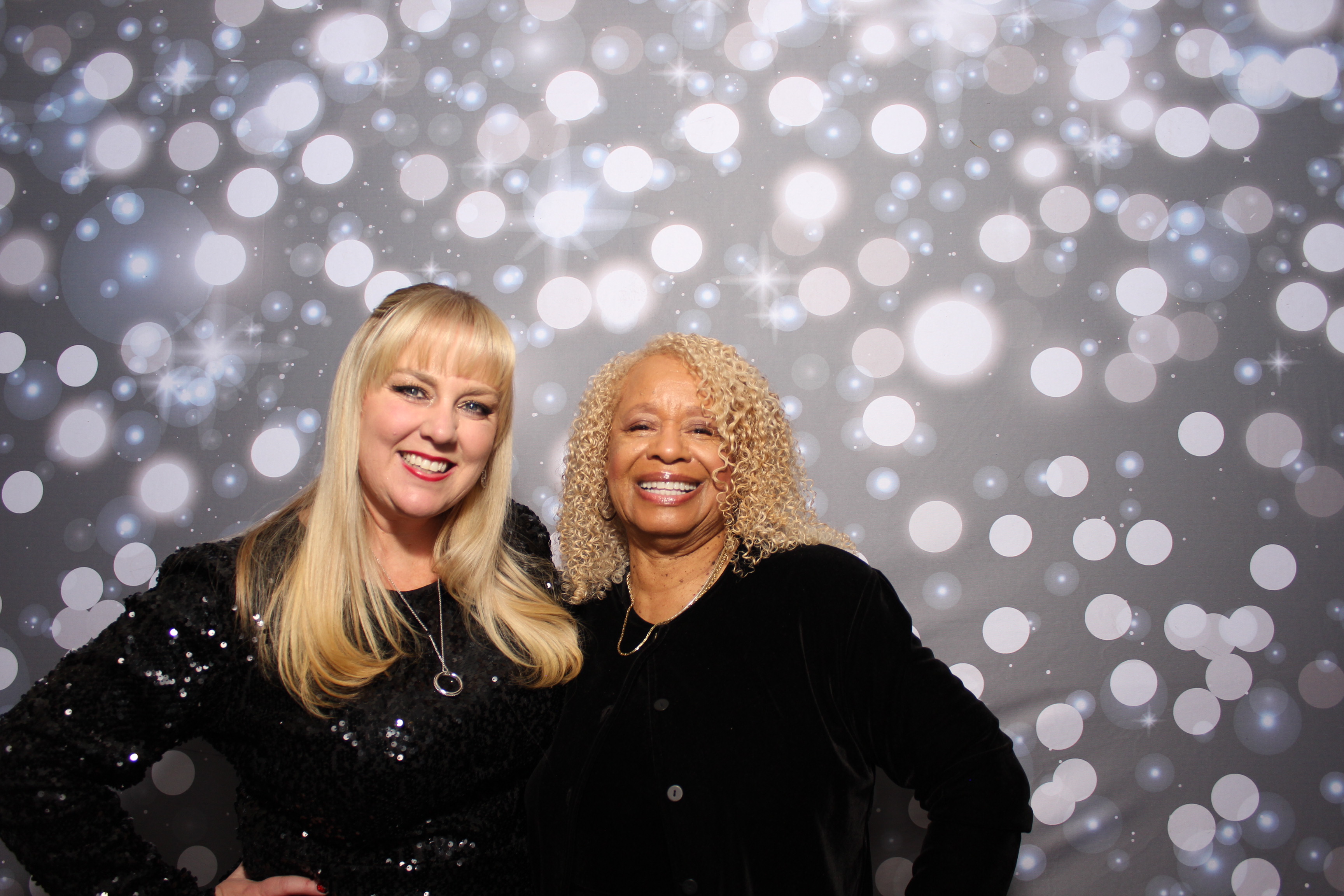 Coldwell Bank Holiday Party | View more photos from the event at gallery.photoboothcincy.com/u/PhotoBoothCincy/Coldwell-Bank-Holiday-Party