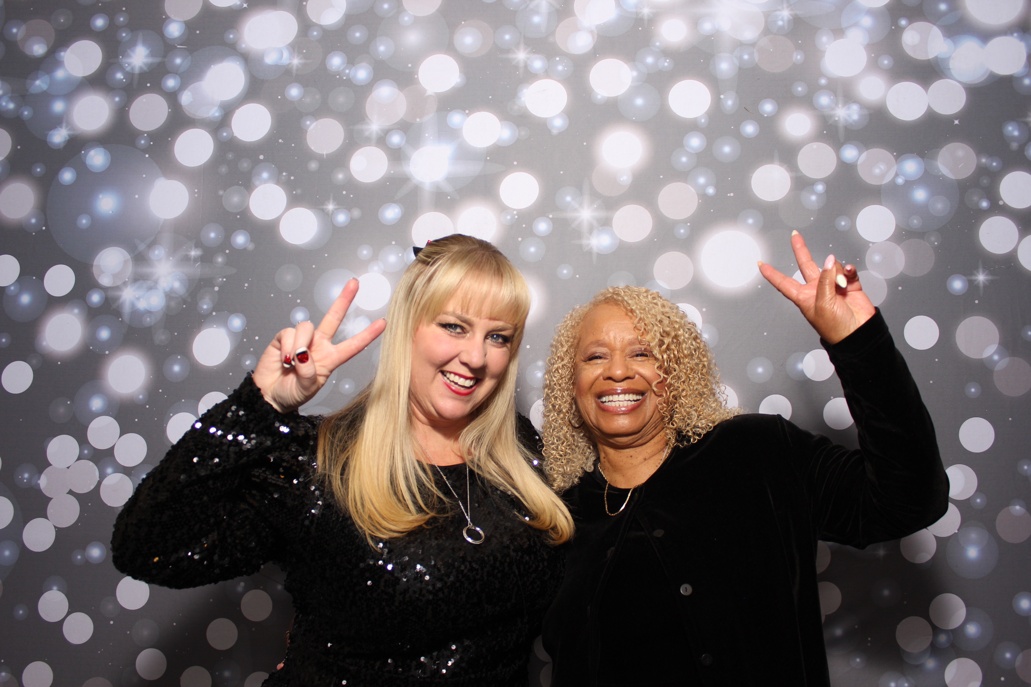Coldwell Bank Holiday Party | View more photos from the event at gallery.photoboothcincy.com/u/PhotoBoothCincy/Coldwell-Bank-Holiday-Party