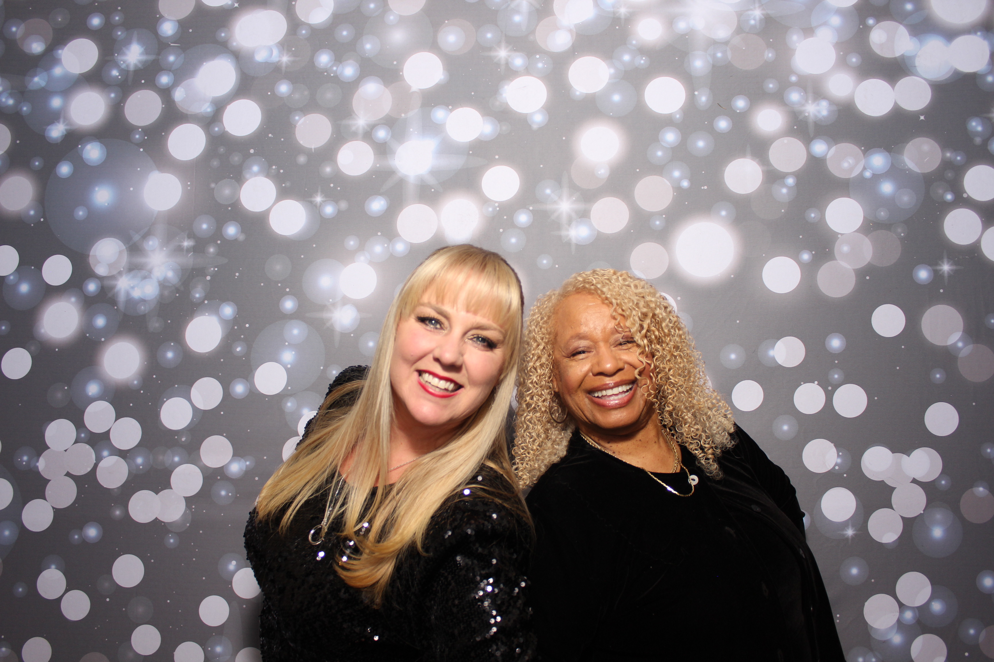 Coldwell Bank Holiday Party | View more photos from the event at gallery.photoboothcincy.com/u/PhotoBoothCincy/Coldwell-Bank-Holiday-Party