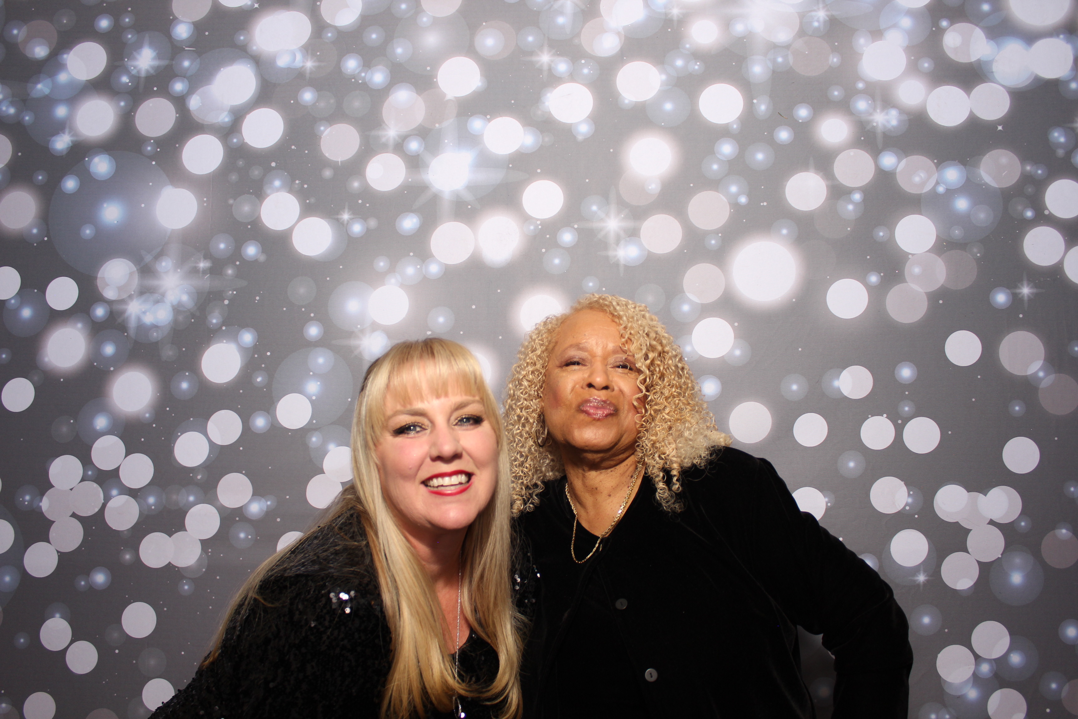 Coldwell Bank Holiday Party | View more photos from the event at gallery.photoboothcincy.com/u/PhotoBoothCincy/Coldwell-Bank-Holiday-Party