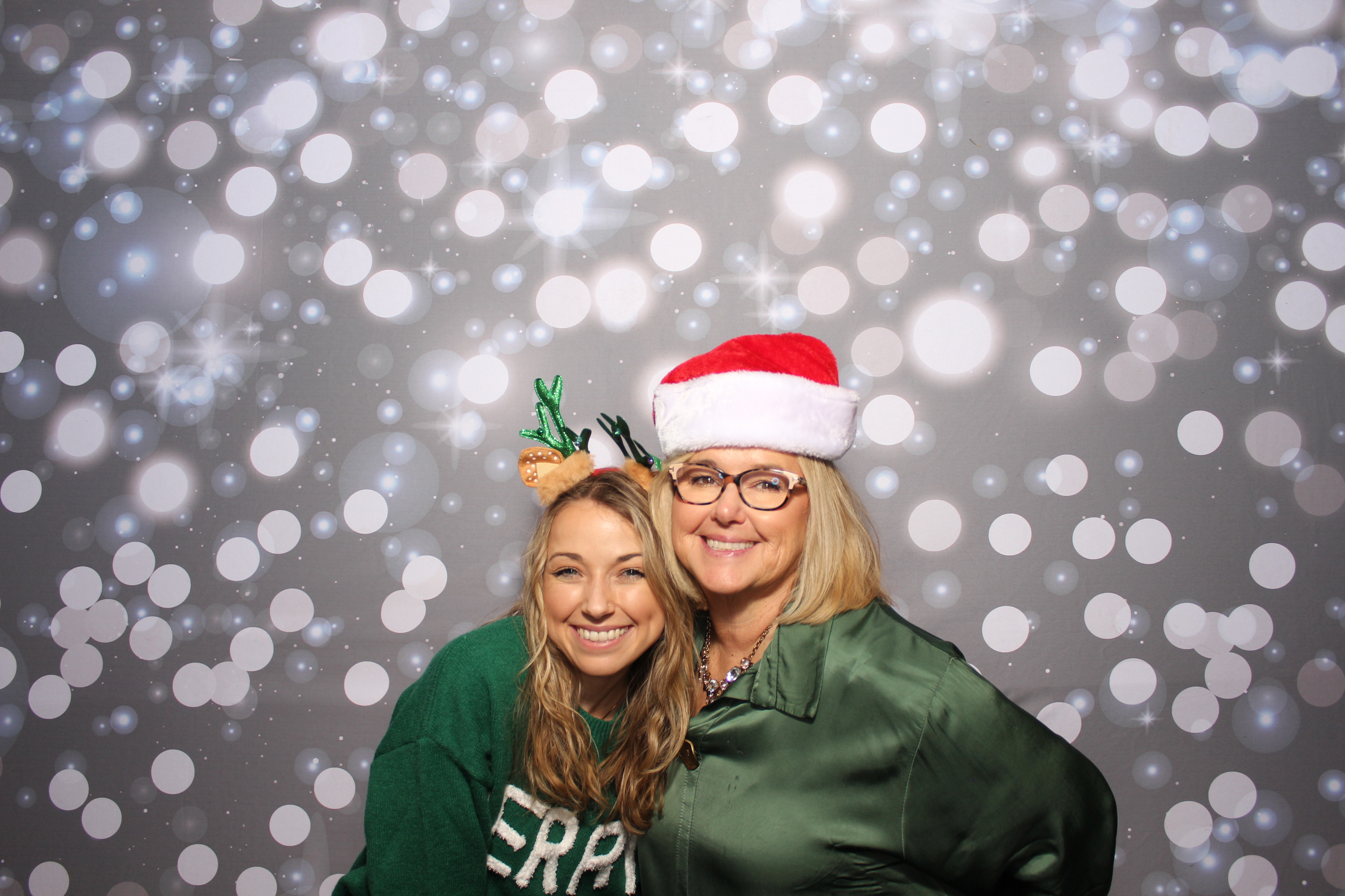 Coldwell Bank Holiday Party | View more photos from the event at gallery.photoboothcincy.com/u/PhotoBoothCincy/Coldwell-Bank-Holiday-Party