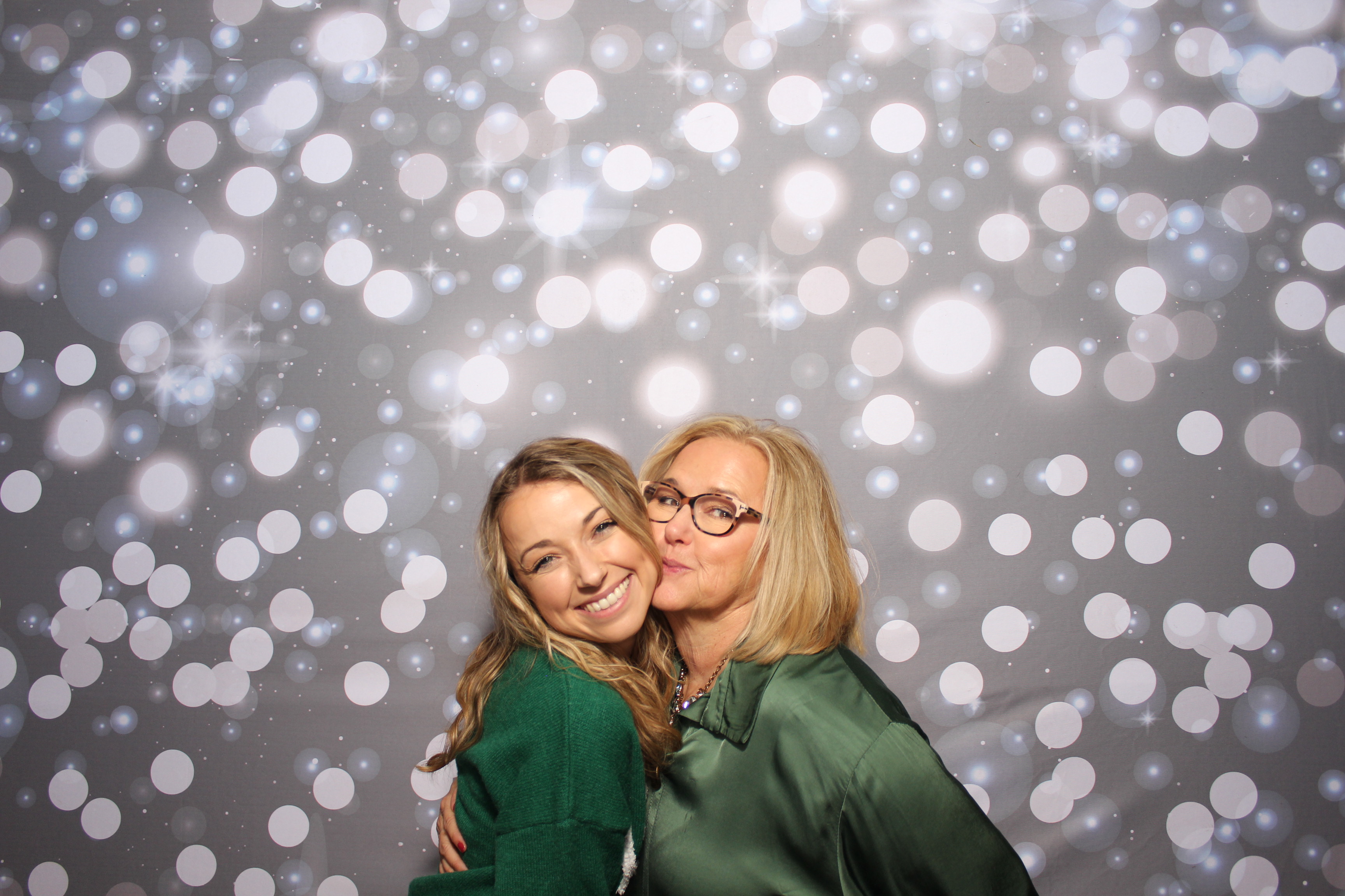 Coldwell Bank Holiday Party | View more photos from the event at gallery.photoboothcincy.com/u/PhotoBoothCincy/Coldwell-Bank-Holiday-Party