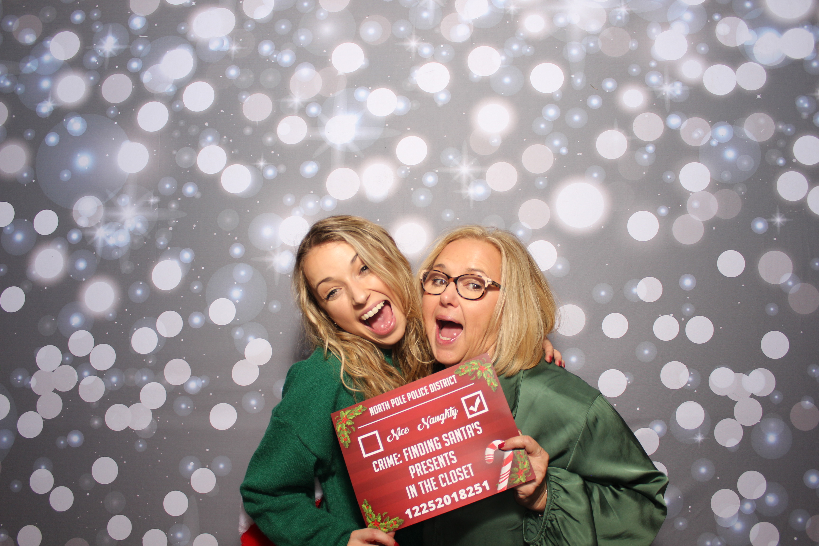 Coldwell Bank Holiday Party | View more photos from the event at gallery.photoboothcincy.com/u/PhotoBoothCincy/Coldwell-Bank-Holiday-Party